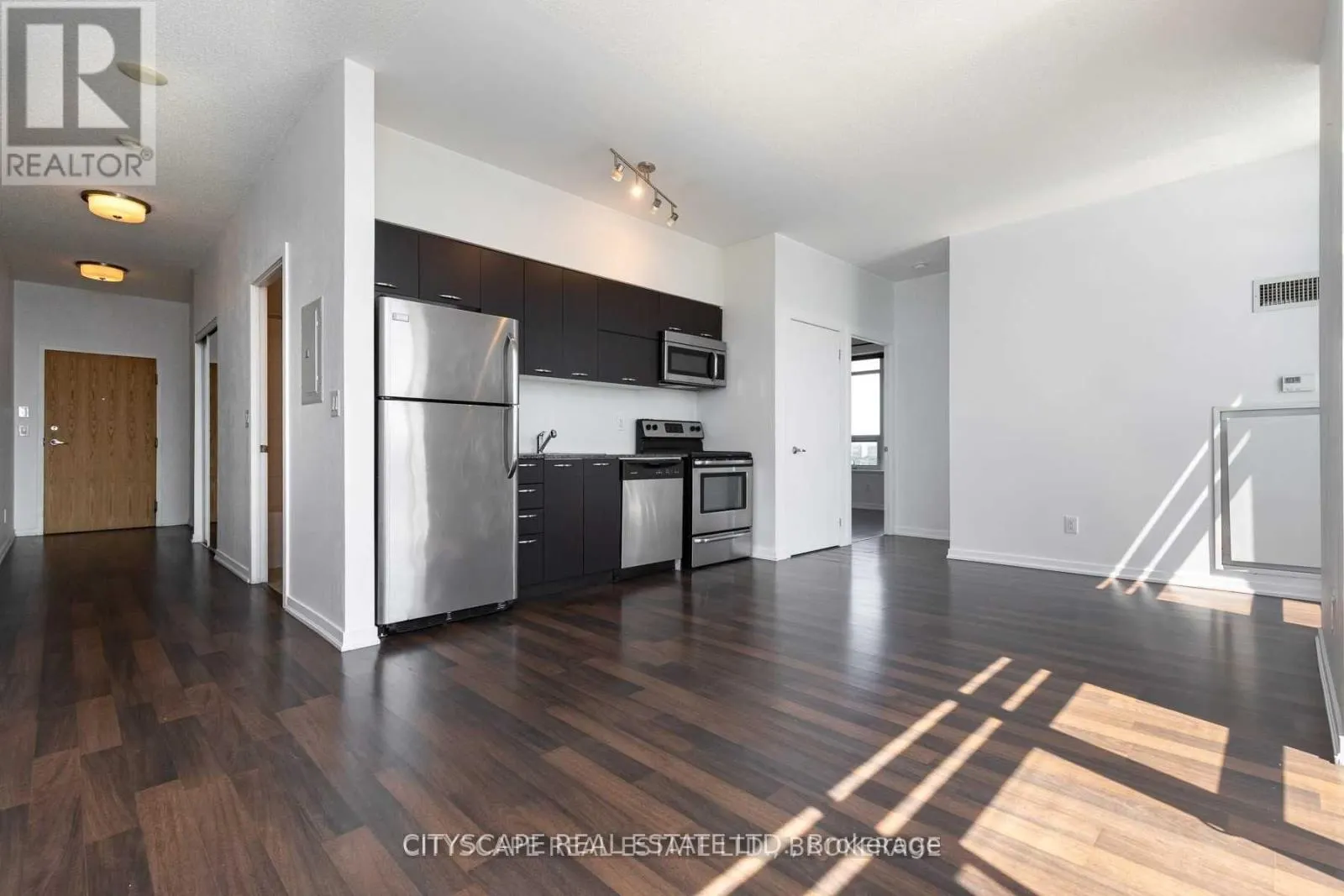 2115 - 38 JOE SHUSTER WAY
