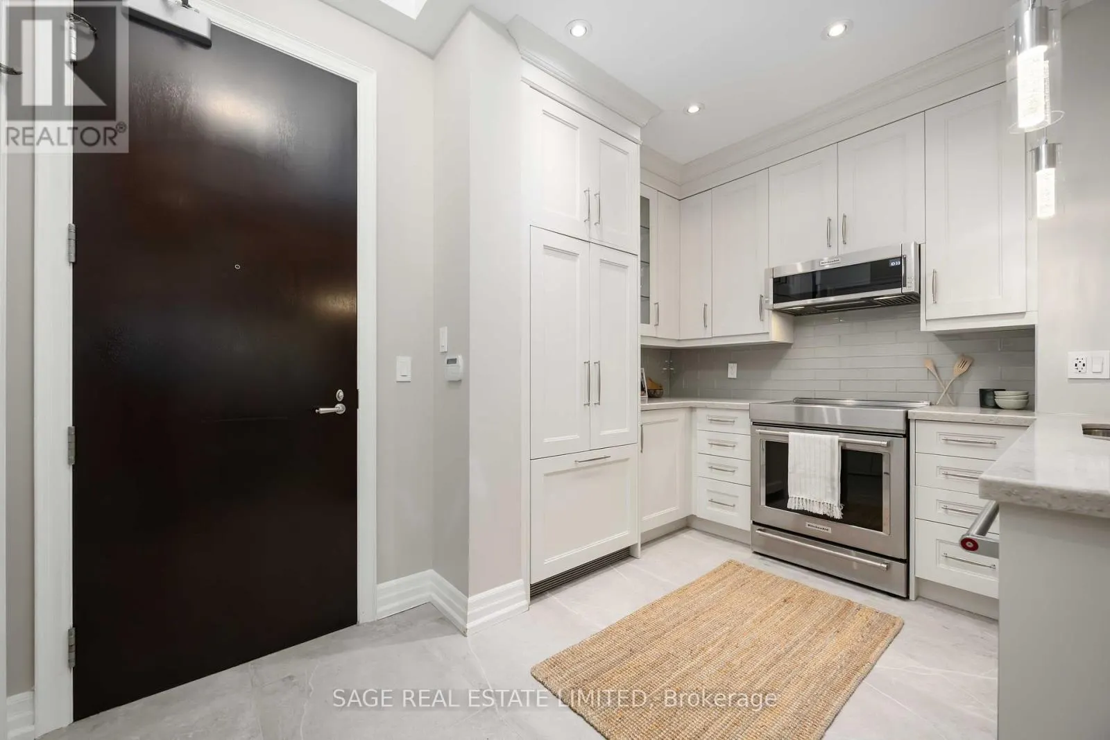 212 - 20 BURKEBROOK PLACE