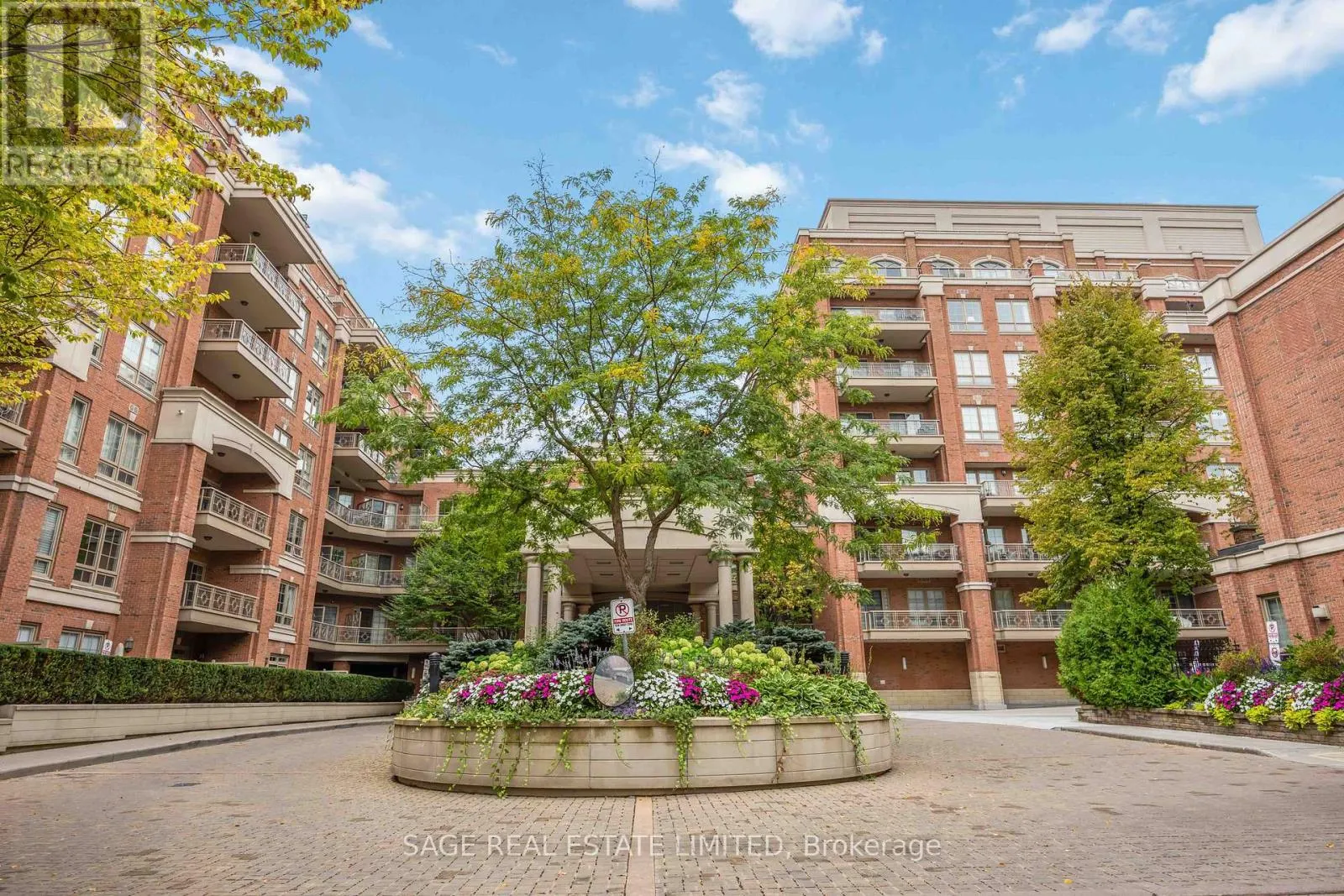 212 - 20 BURKEBROOK PLACE