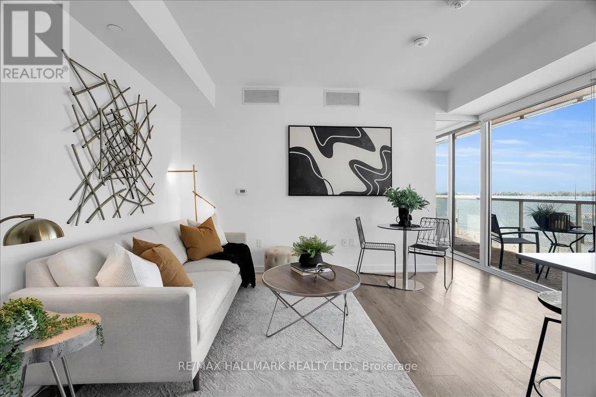 311 - 15 QUEENS QUAY E