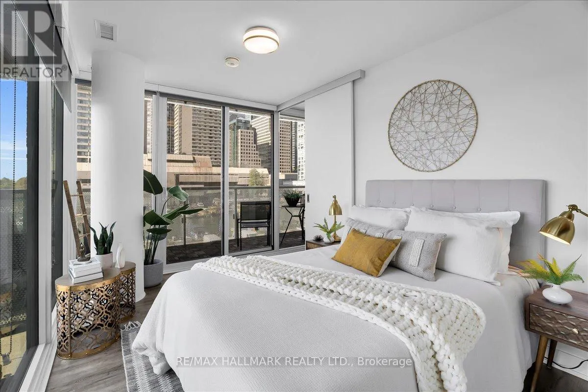 311 - 15 QUEENS QUAY E