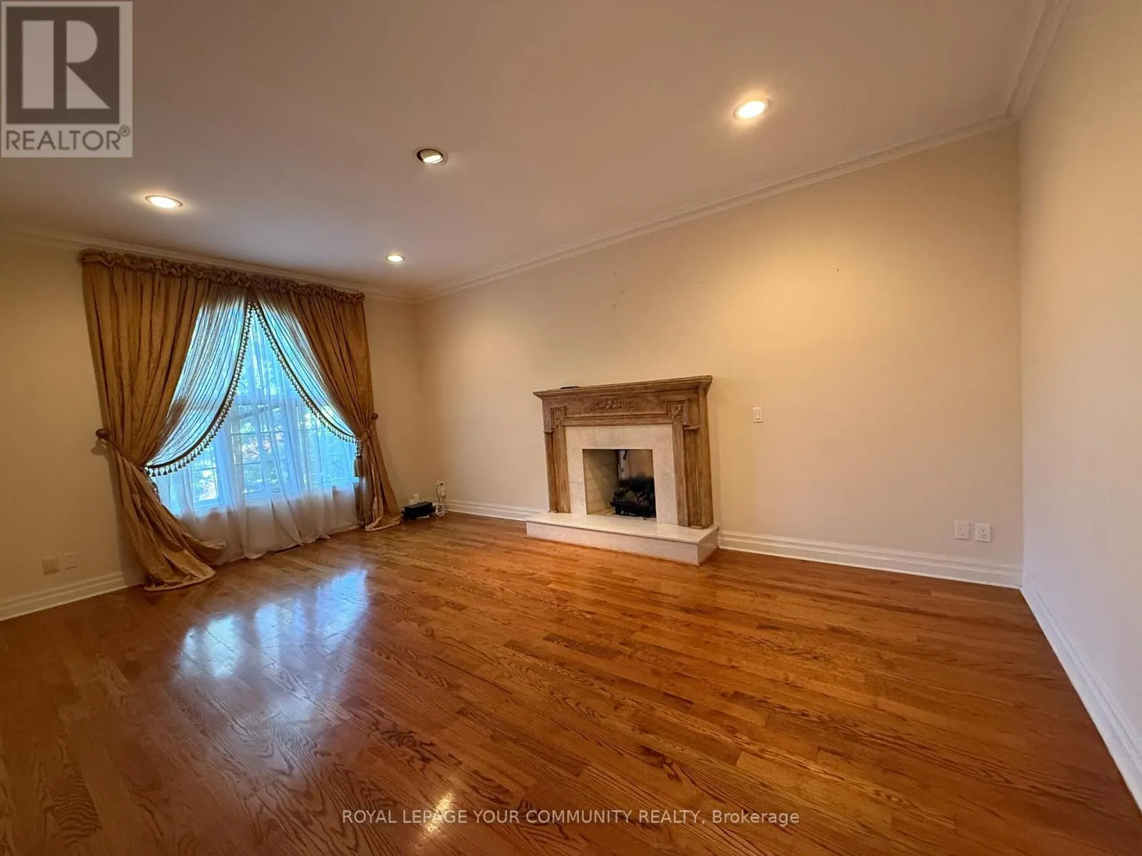 238 HORSHAM (MAIN FLOOR AND 2ND FLOOR) AVENUE