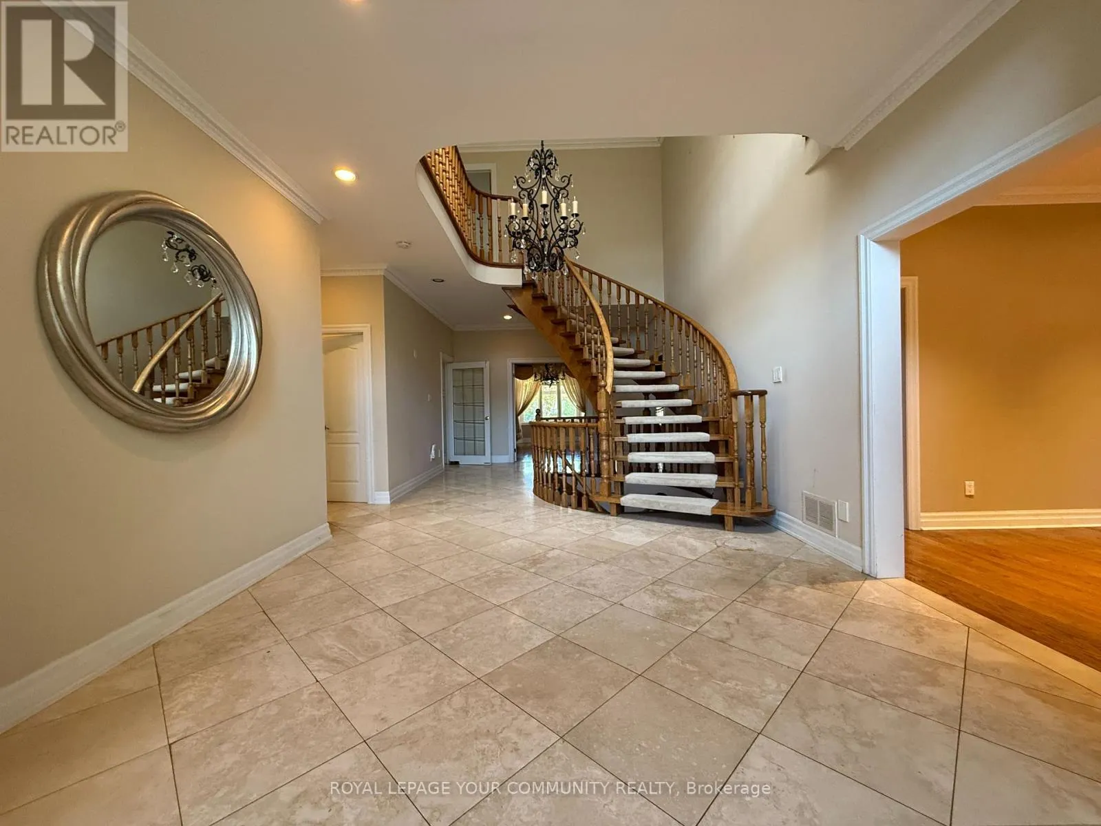238 HORSHAM (MAIN FLOOR AND 2ND FLOOR) AVENUE