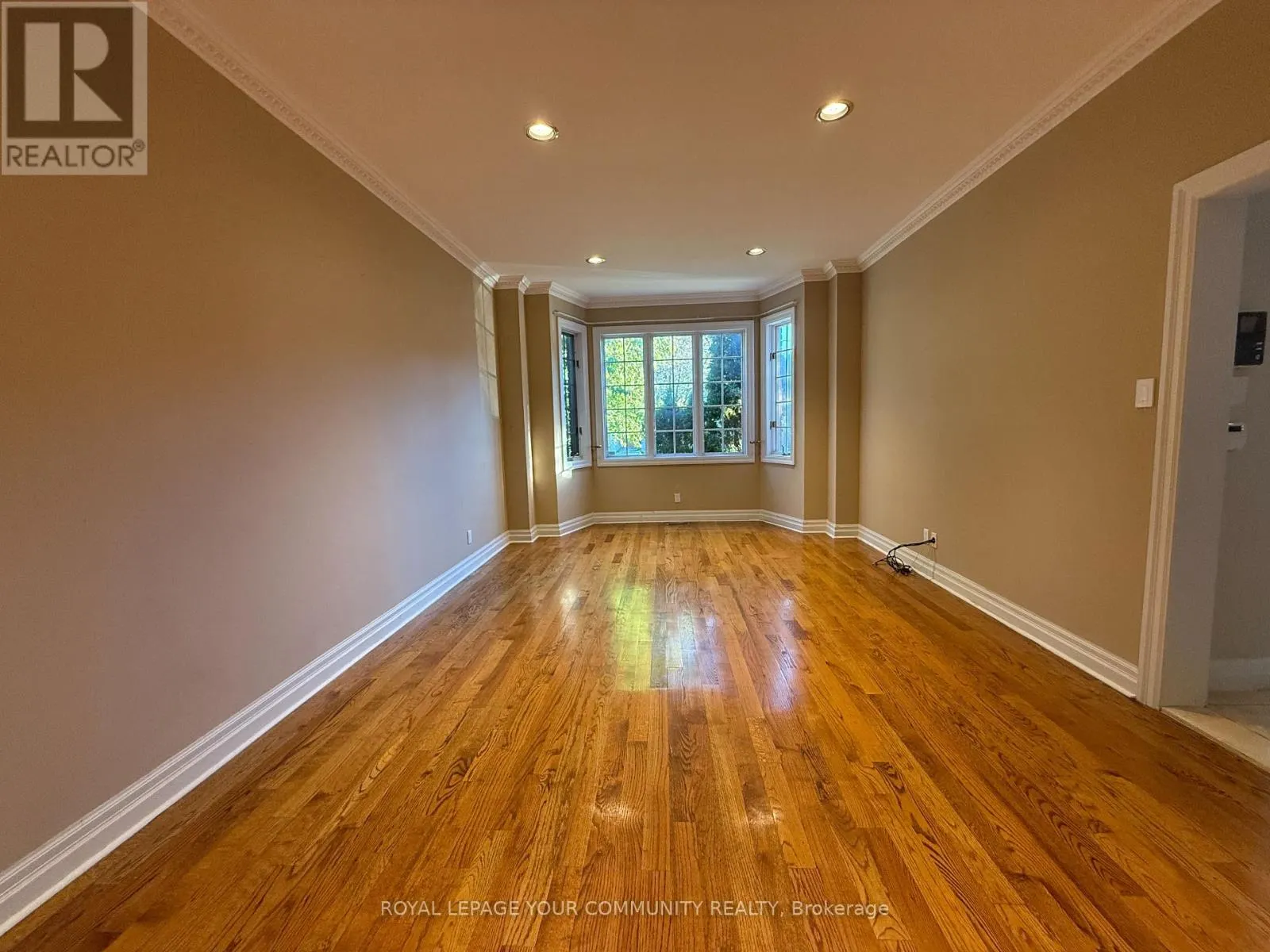 238 HORSHAM (MAIN FLOOR AND 2ND FLOOR) AVENUE