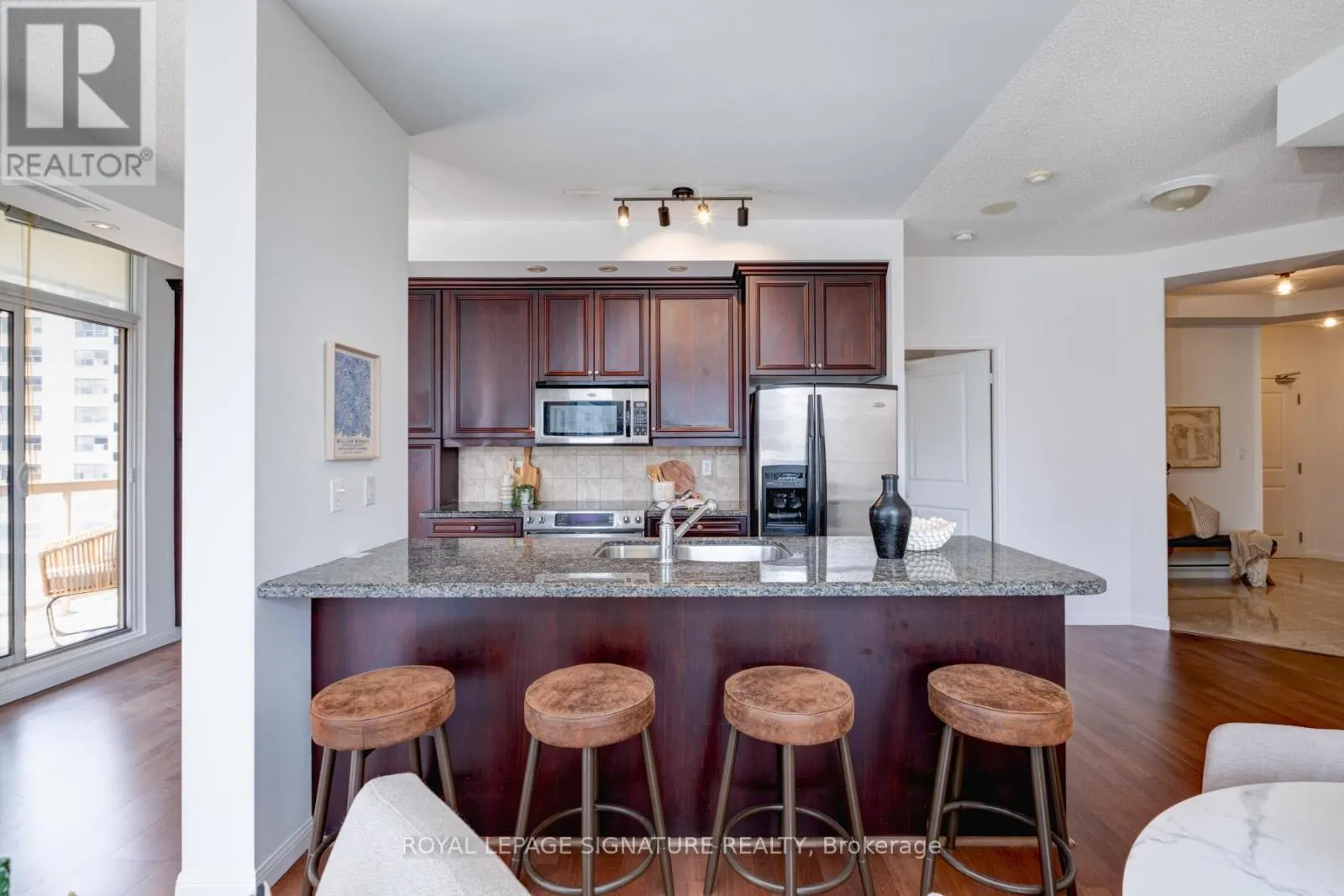 502 - 900 MOUNT PLEASANT ROAD