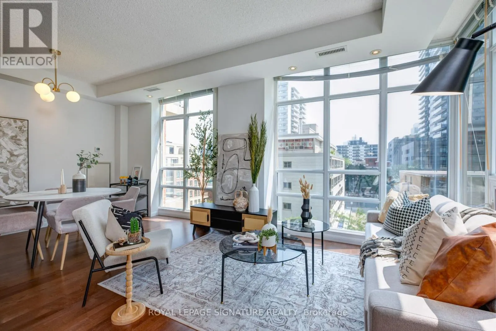 502 - 900 MOUNT PLEASANT ROAD