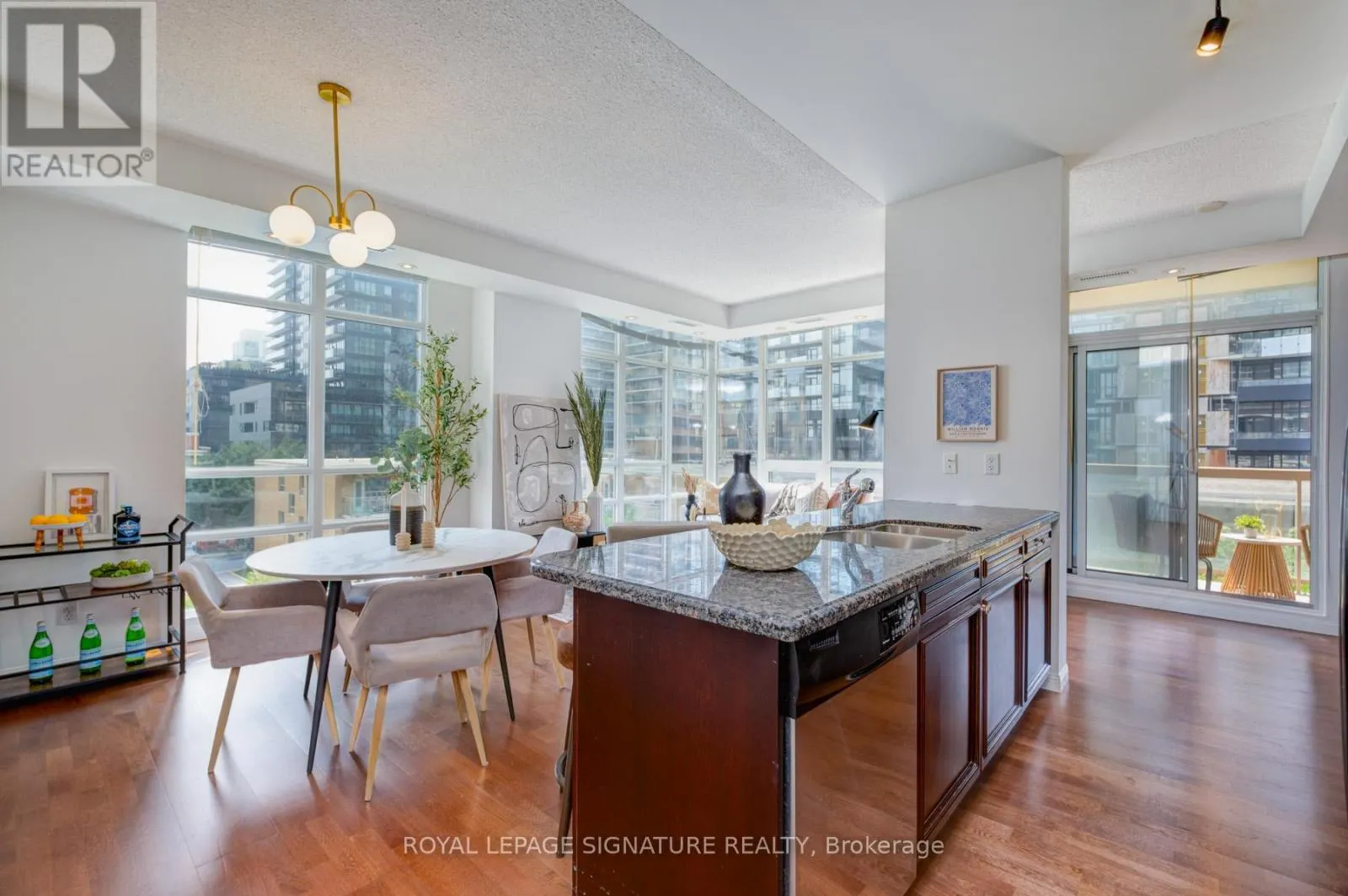 502 - 900 MOUNT PLEASANT ROAD