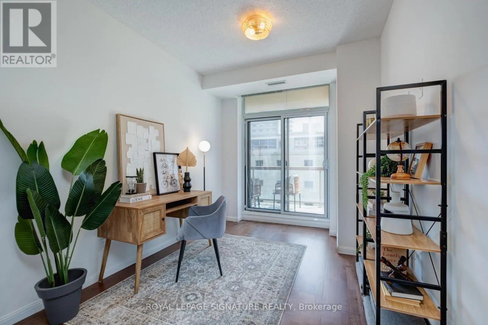 502 - 900 MOUNT PLEASANT ROAD