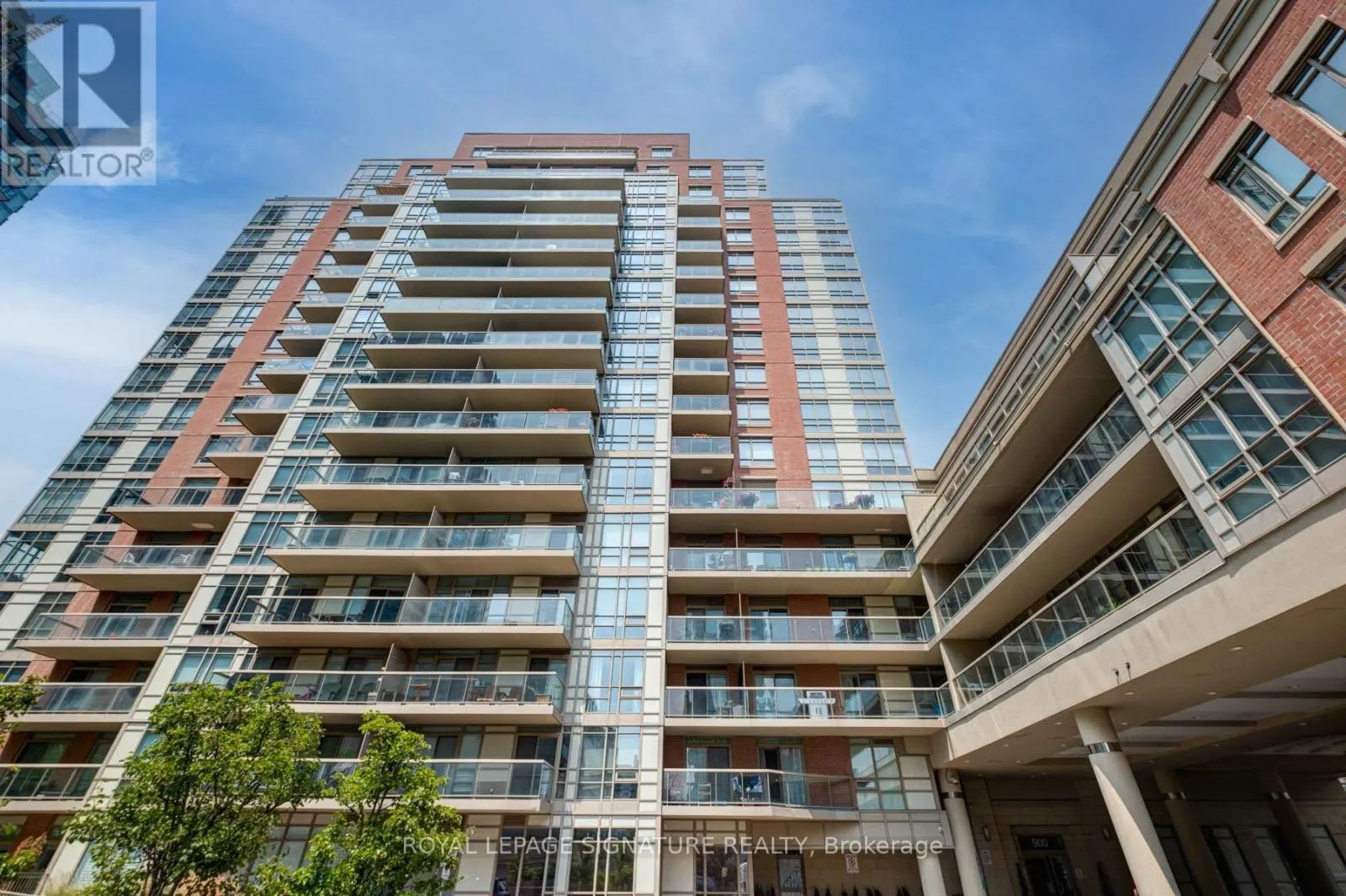 502 - 900 MOUNT PLEASANT ROAD