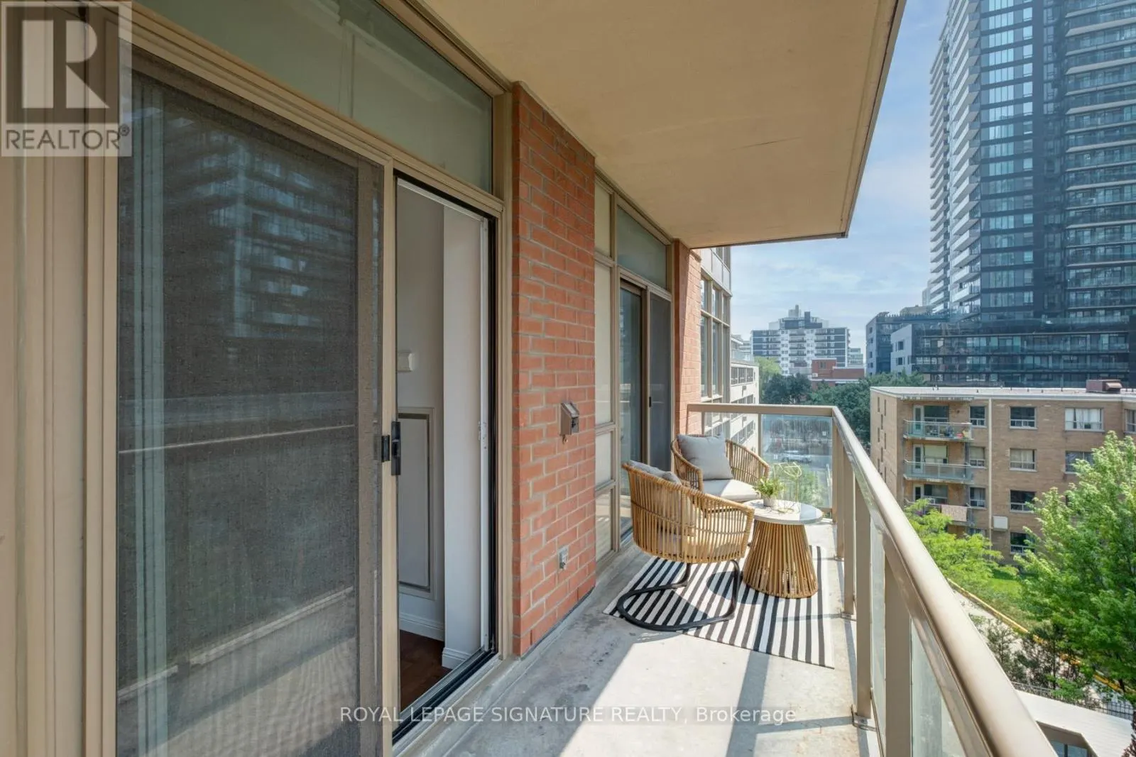 502 - 900 MOUNT PLEASANT ROAD