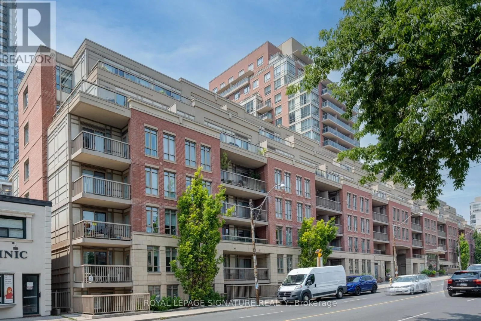 502 - 900 MOUNT PLEASANT ROAD