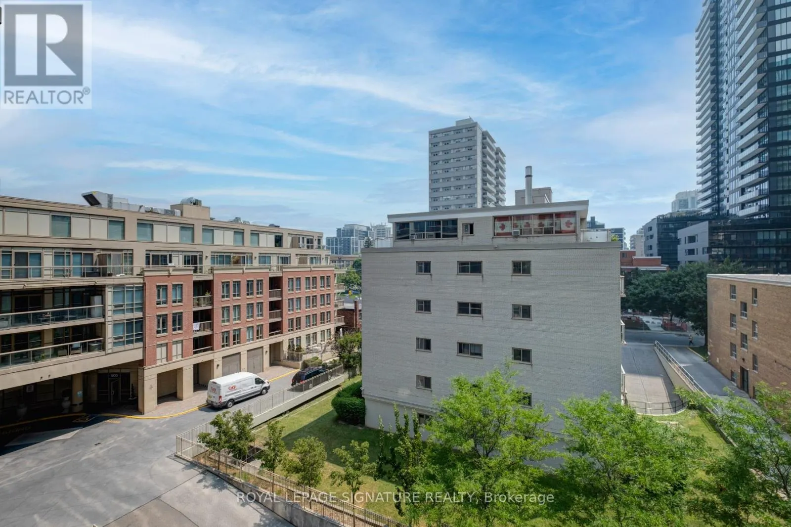 502 - 900 MOUNT PLEASANT ROAD