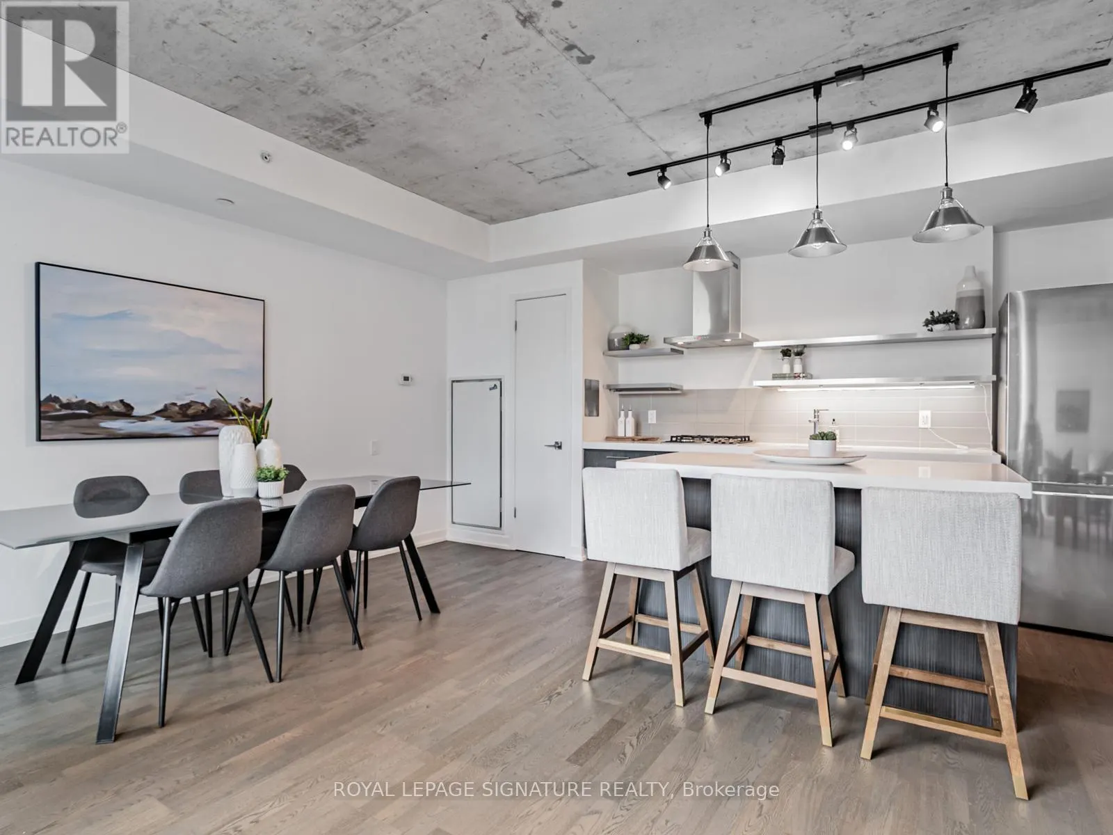418 - 560 KING STREET W
