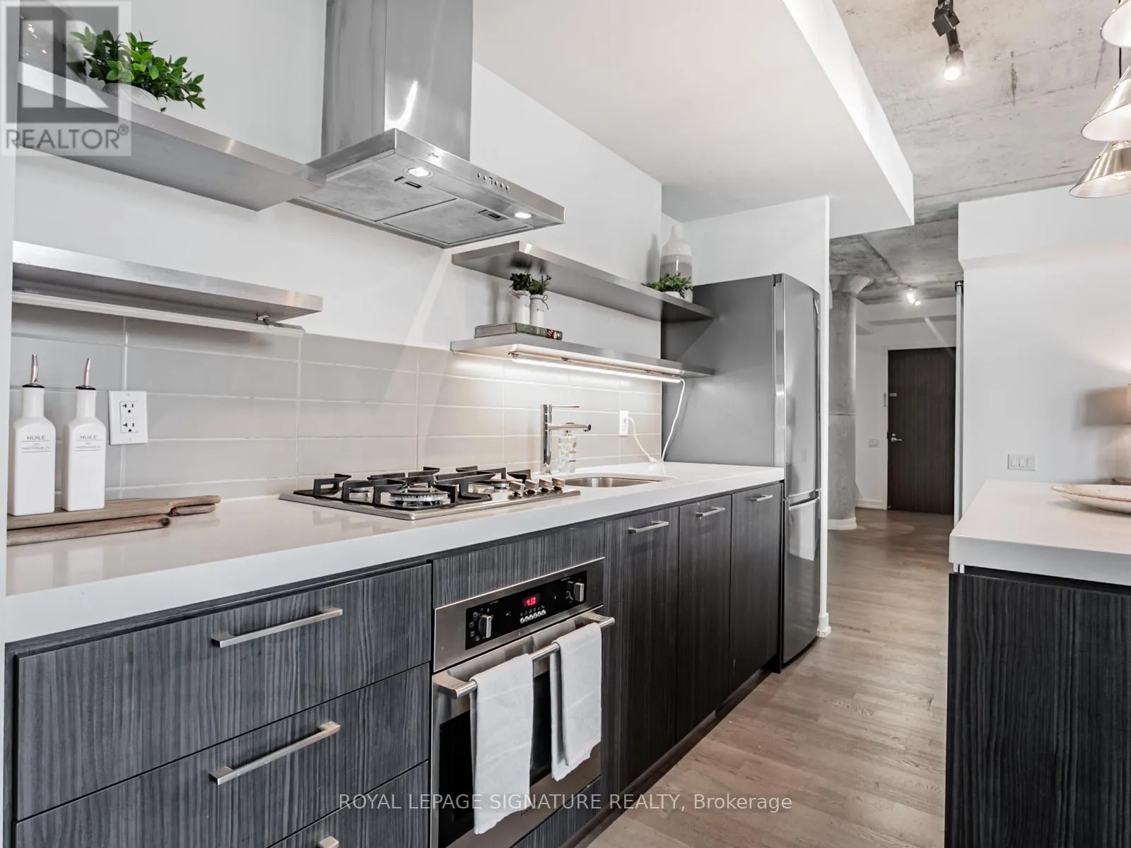 418 - 560 KING STREET W