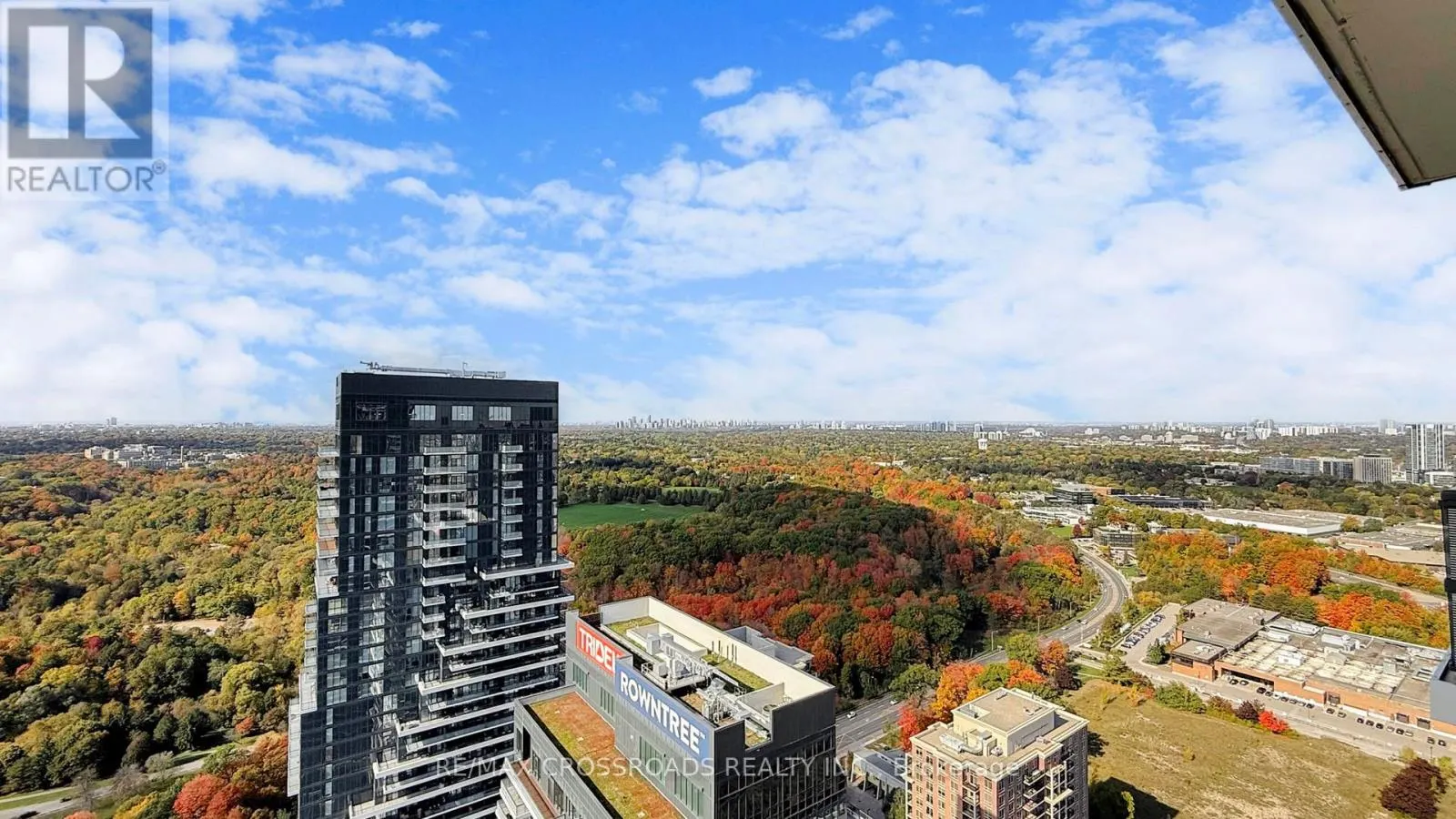 4210 - 30 INN ON THE PARK DRIVE