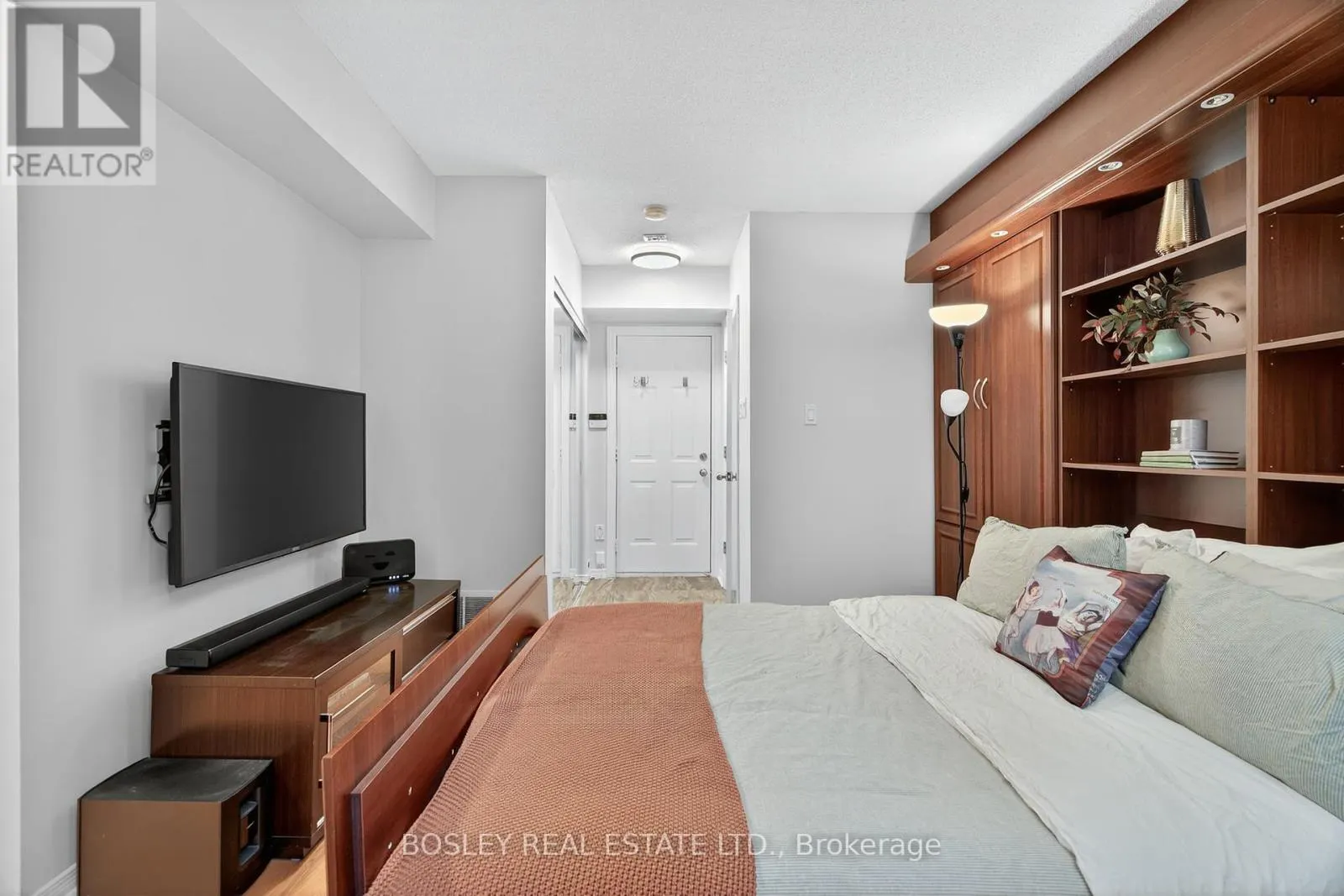 2212 - 12 SUDBURY STREET