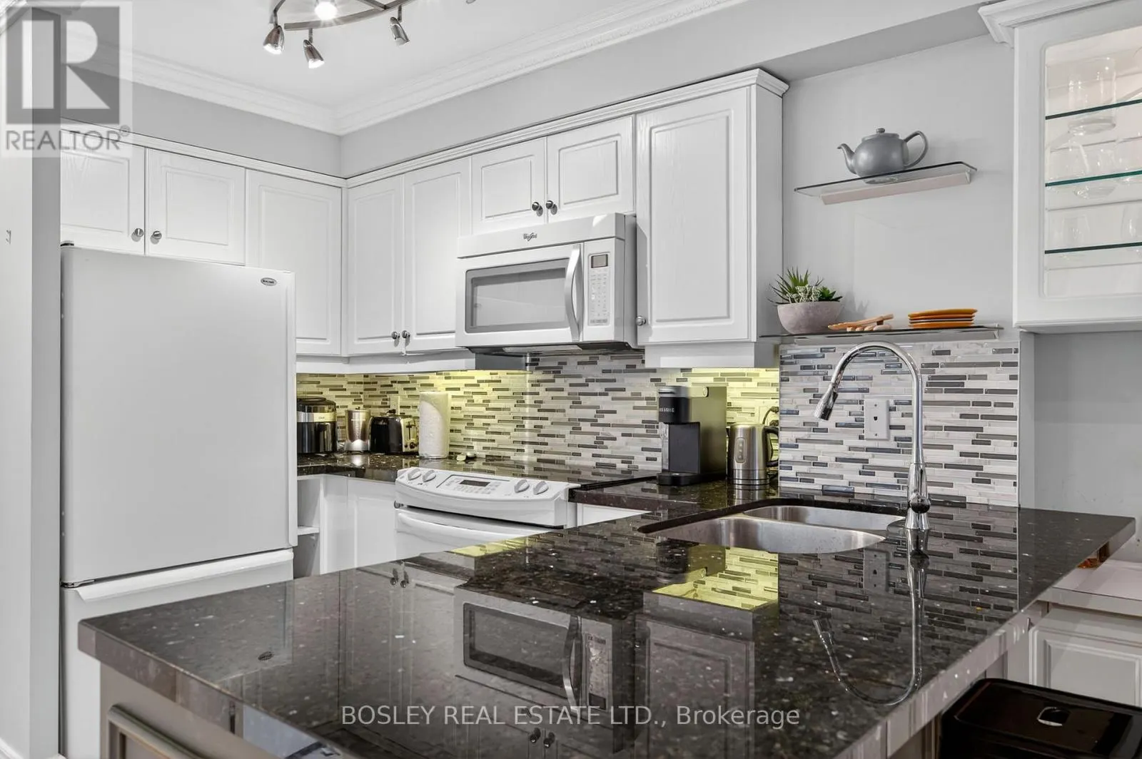 2212 - 12 SUDBURY STREET