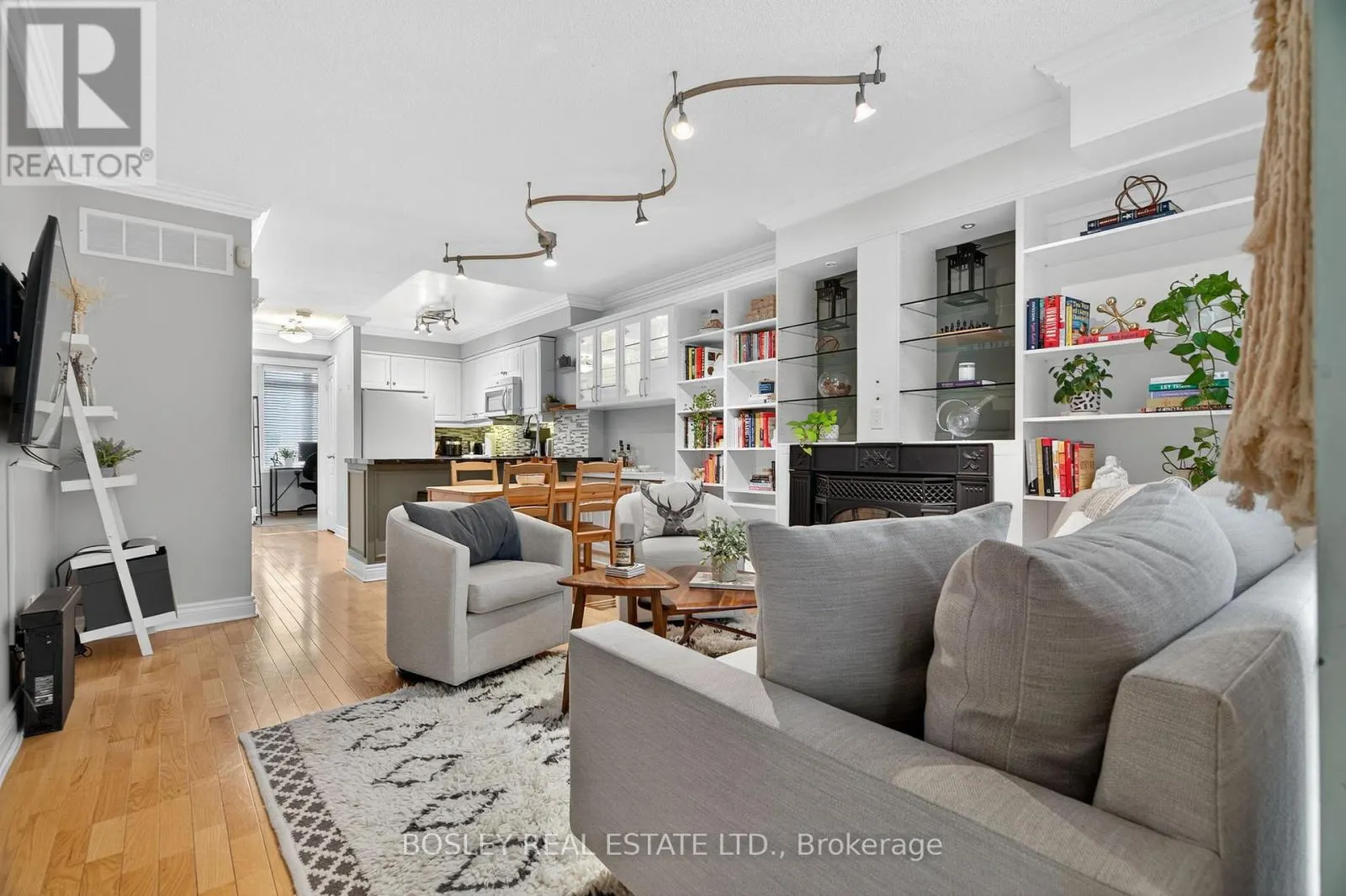 2212 - 12 SUDBURY STREET