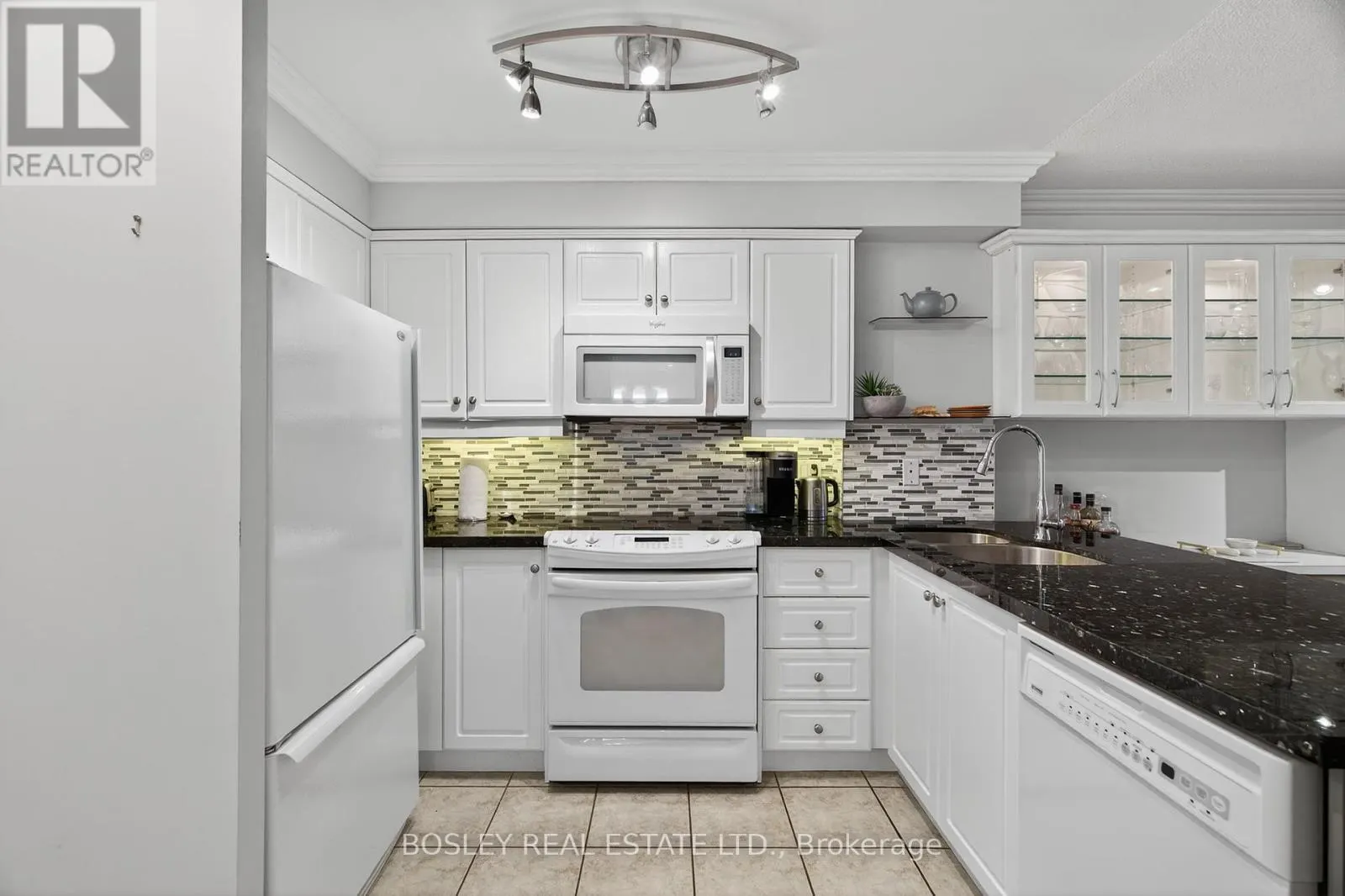 2212 - 12 SUDBURY STREET