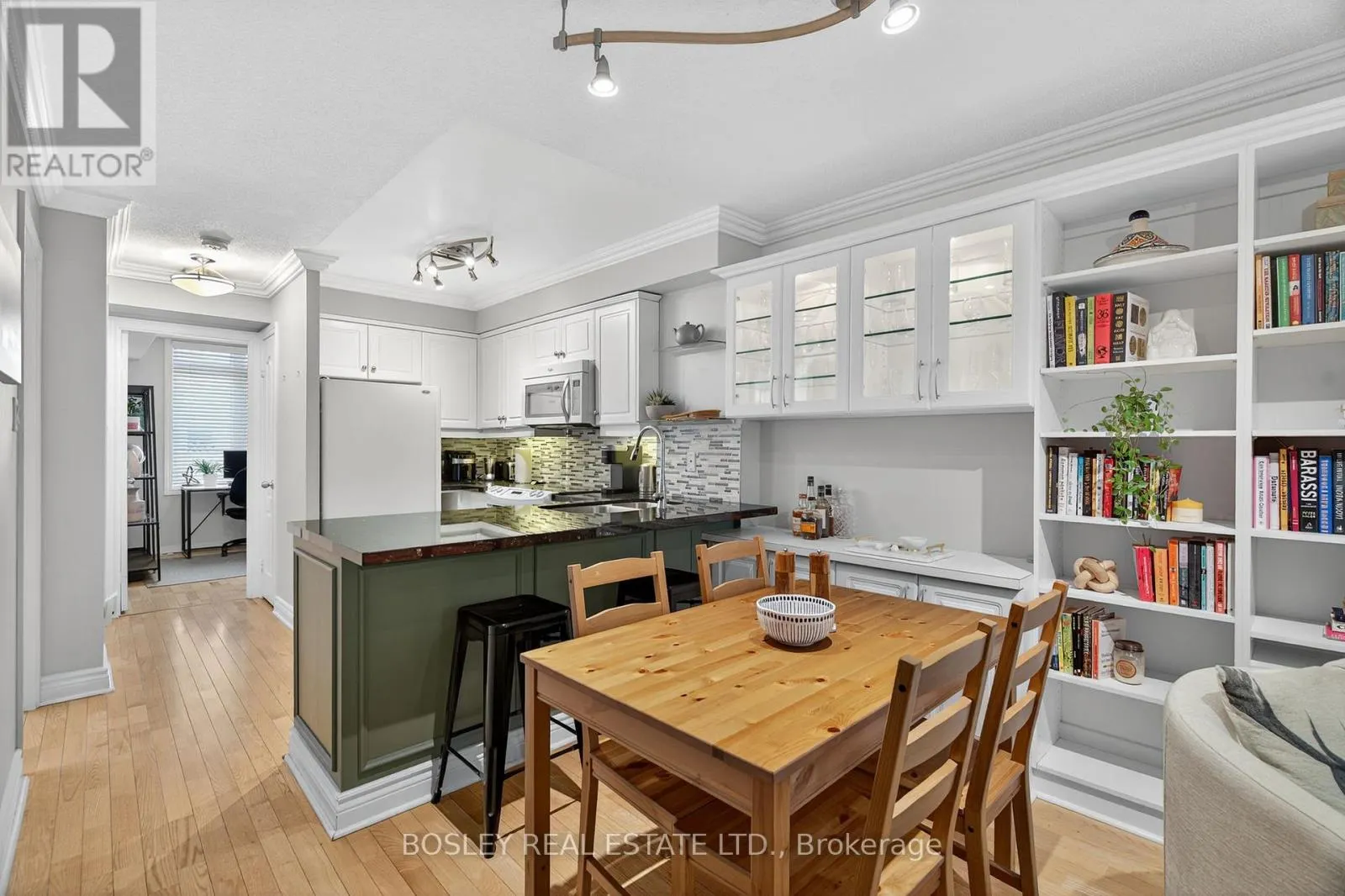 2212 - 12 SUDBURY STREET