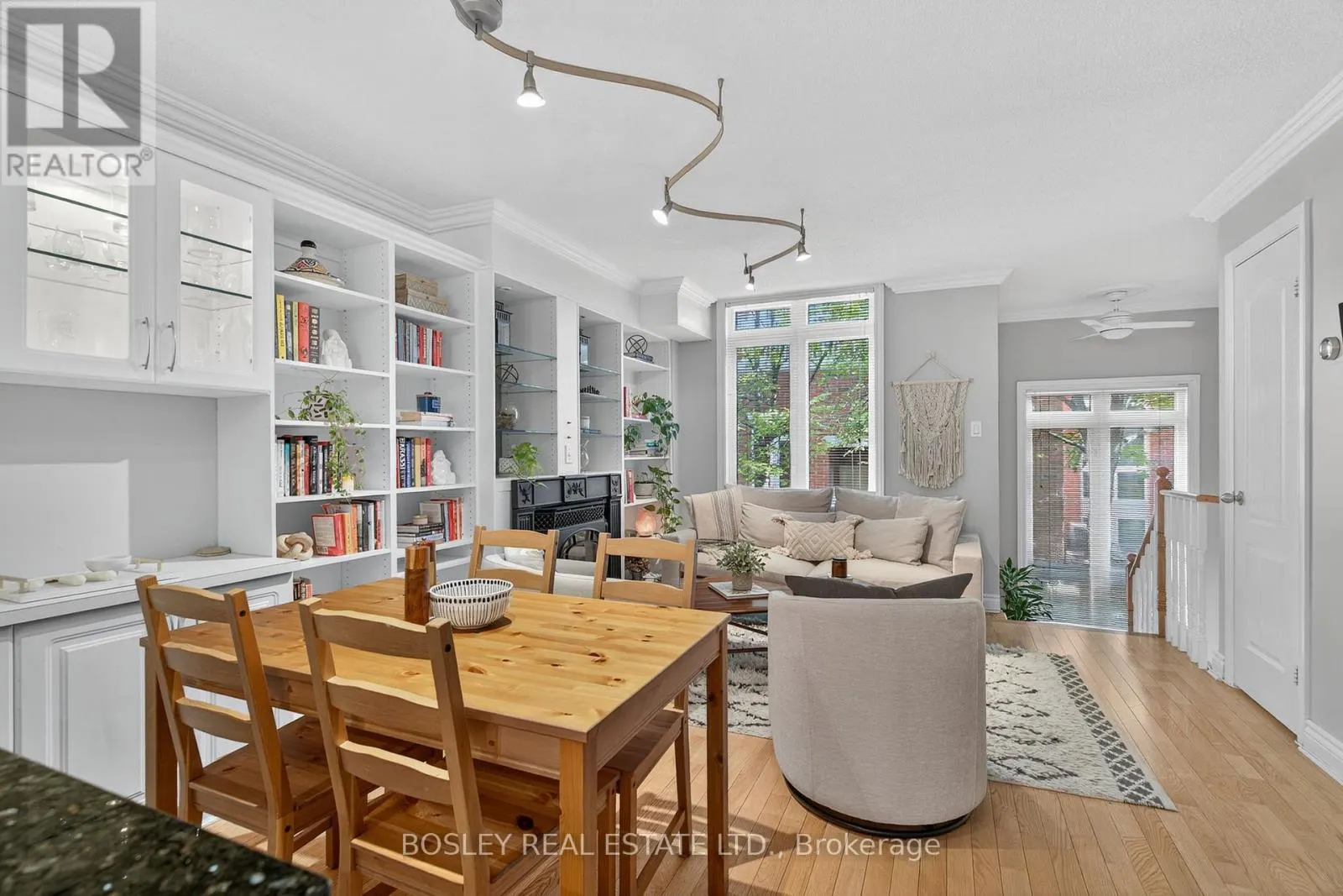 2212 - 12 SUDBURY STREET