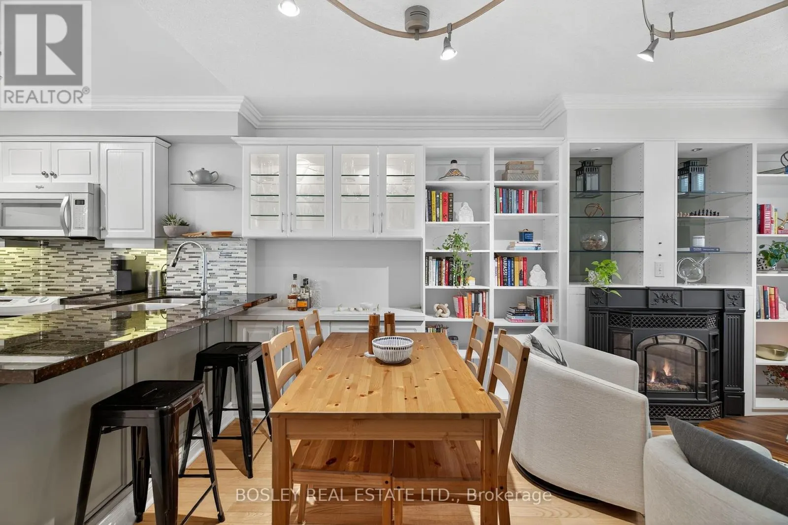 2212 - 12 SUDBURY STREET