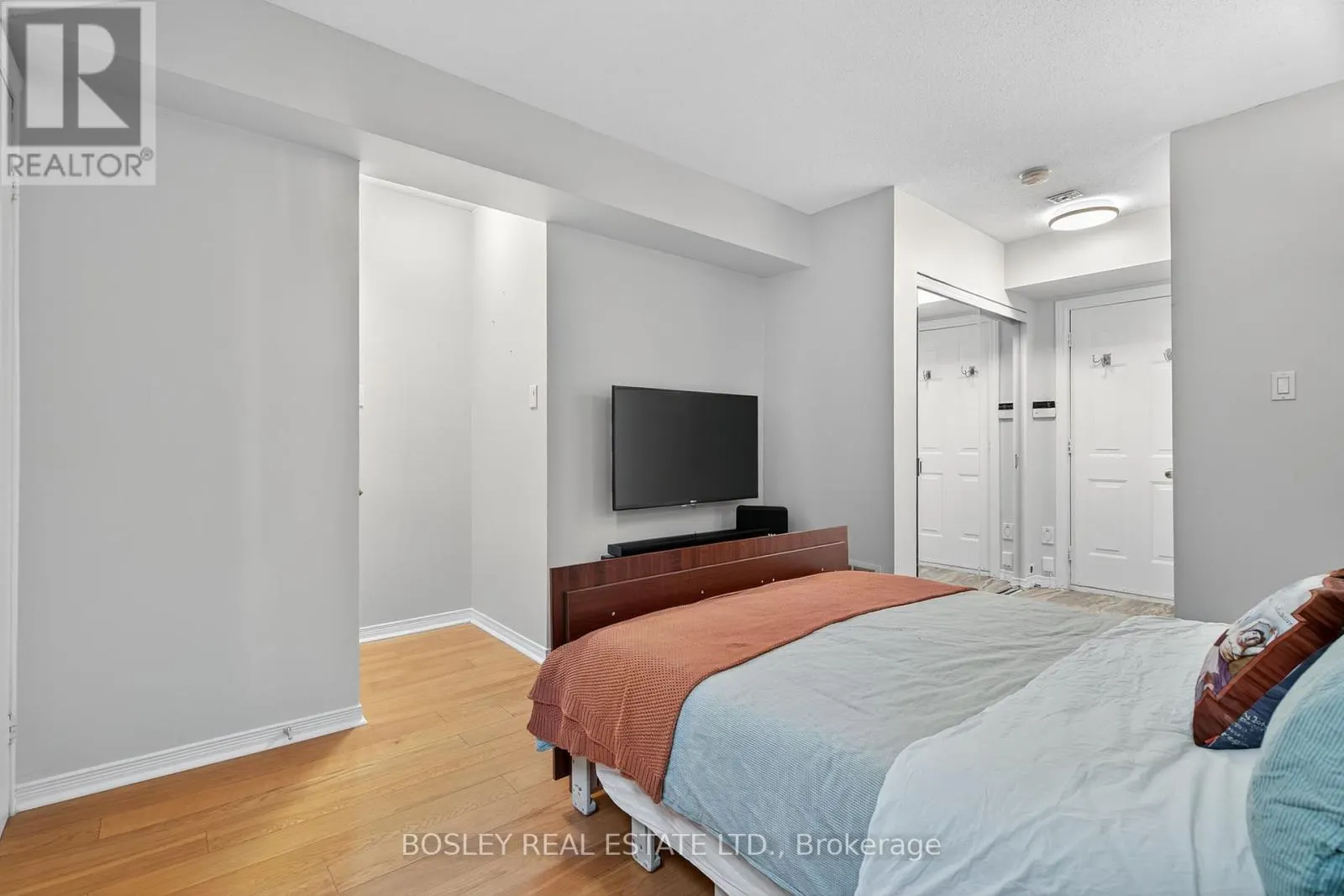 2212 - 12 SUDBURY STREET