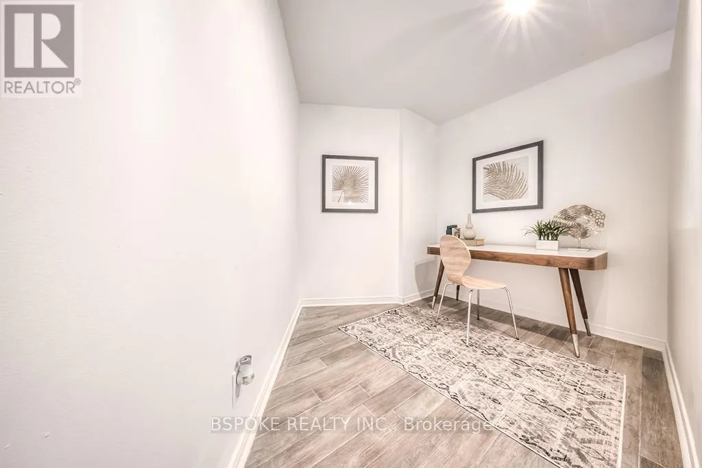 804 - 260 QUEENS QUAY W