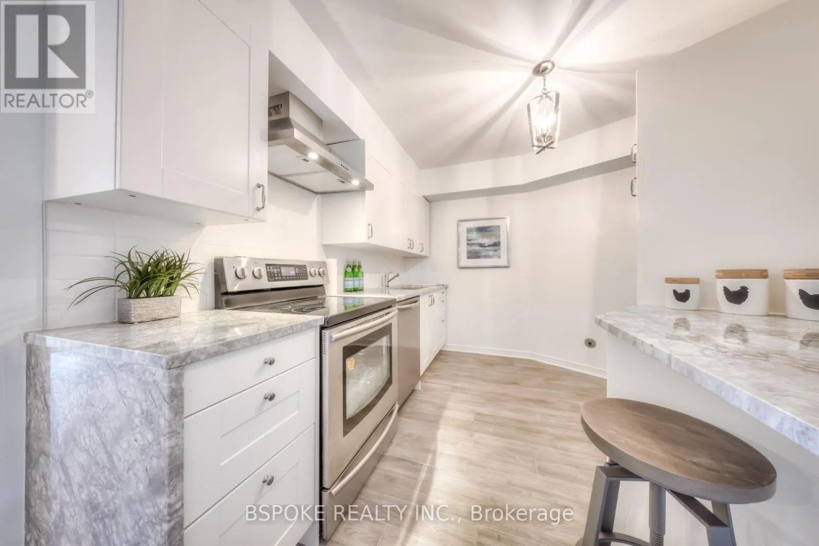804 - 260 QUEENS QUAY W