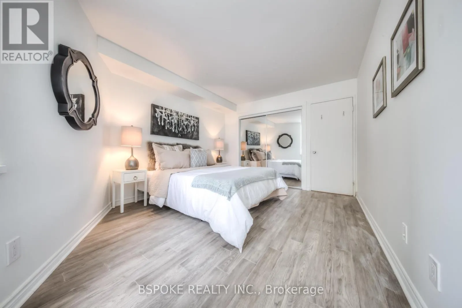 804 - 260 QUEENS QUAY W
