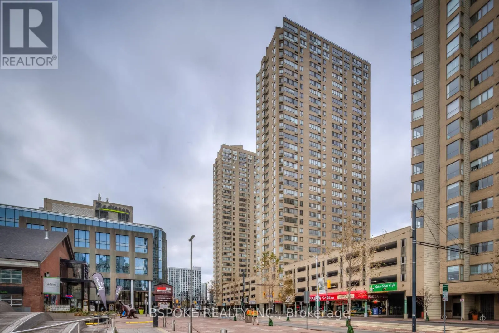 804 - 260 QUEENS QUAY W