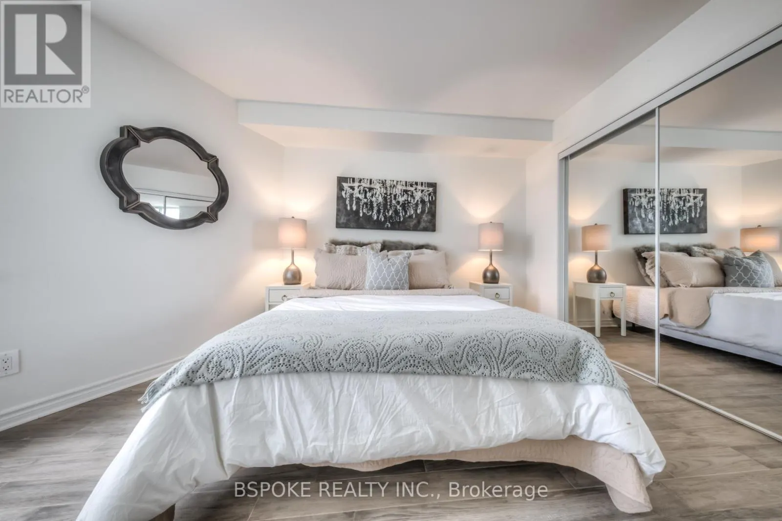 804 - 260 QUEENS QUAY W
