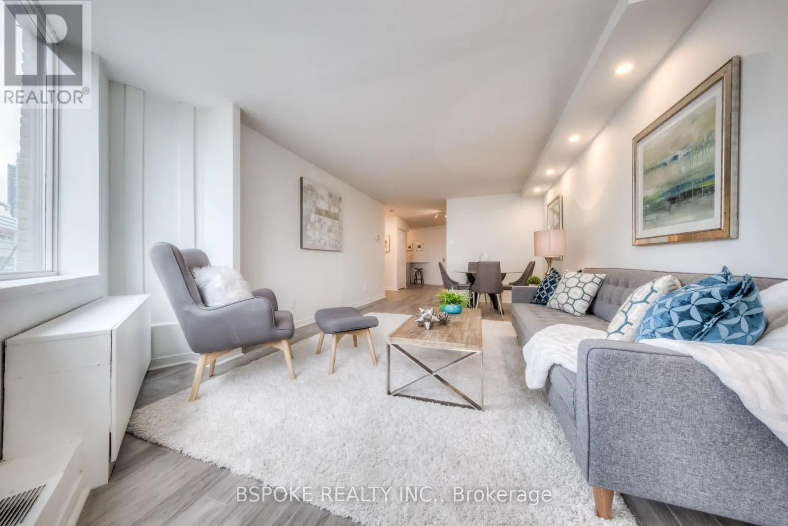 804 - 260 QUEENS QUAY W