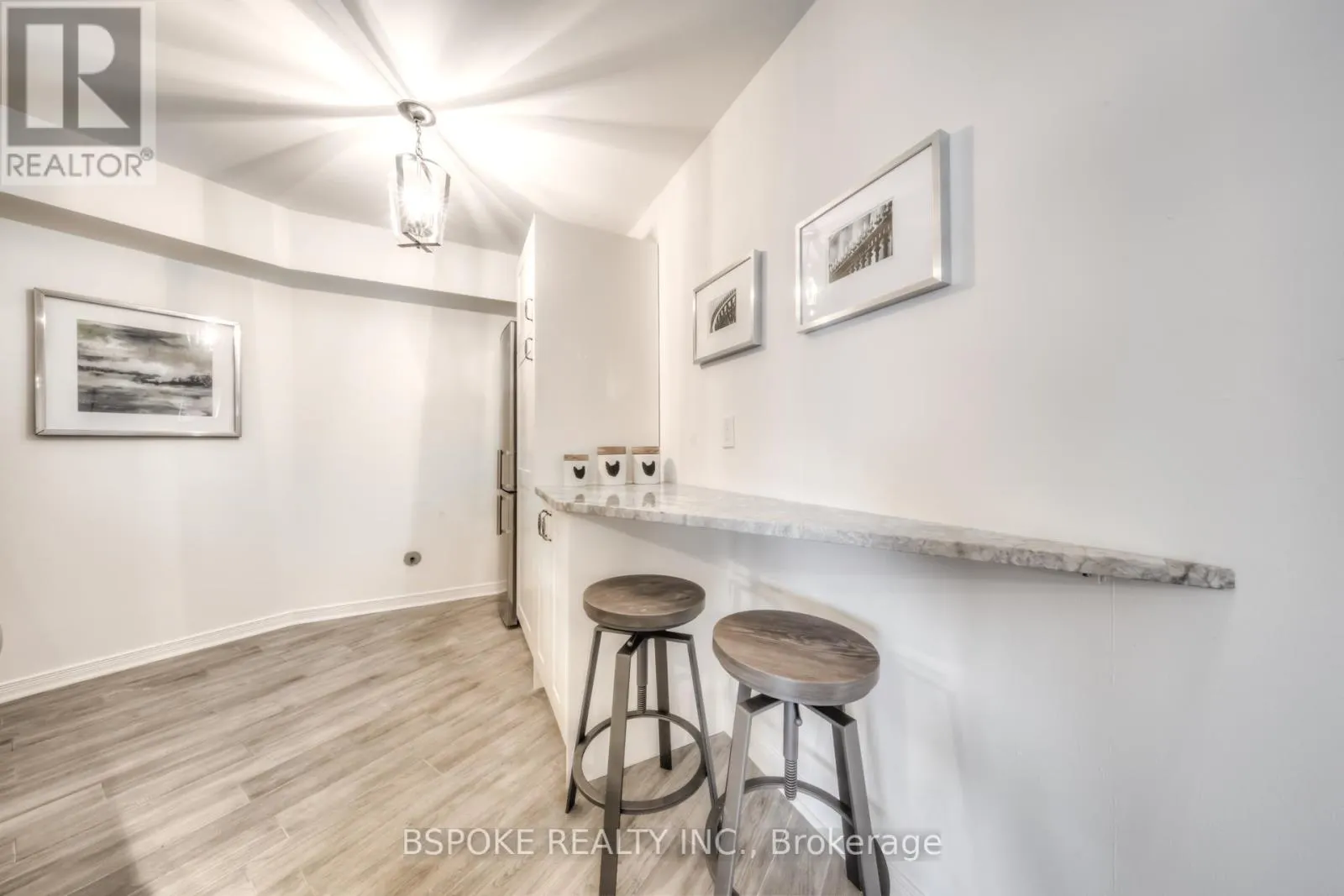 804 - 260 QUEENS QUAY W
