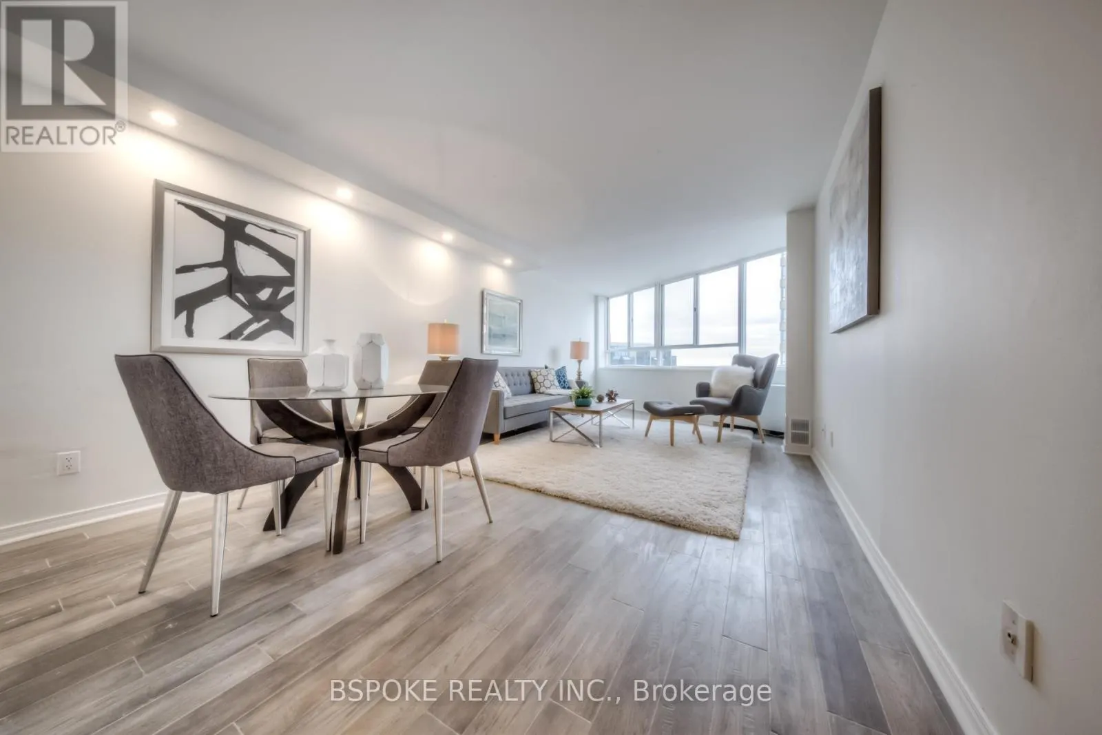 804 - 260 QUEENS QUAY W
