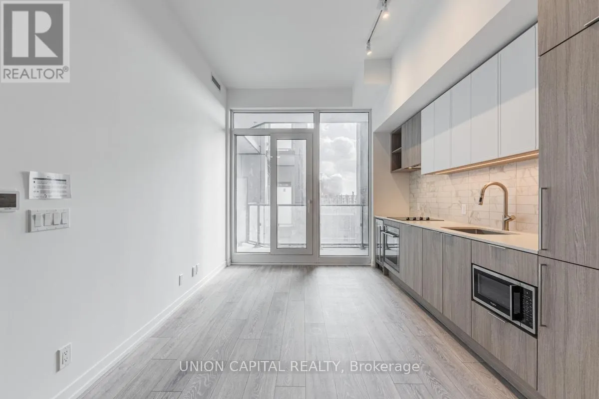 901 - 2020 BATHURST STREET