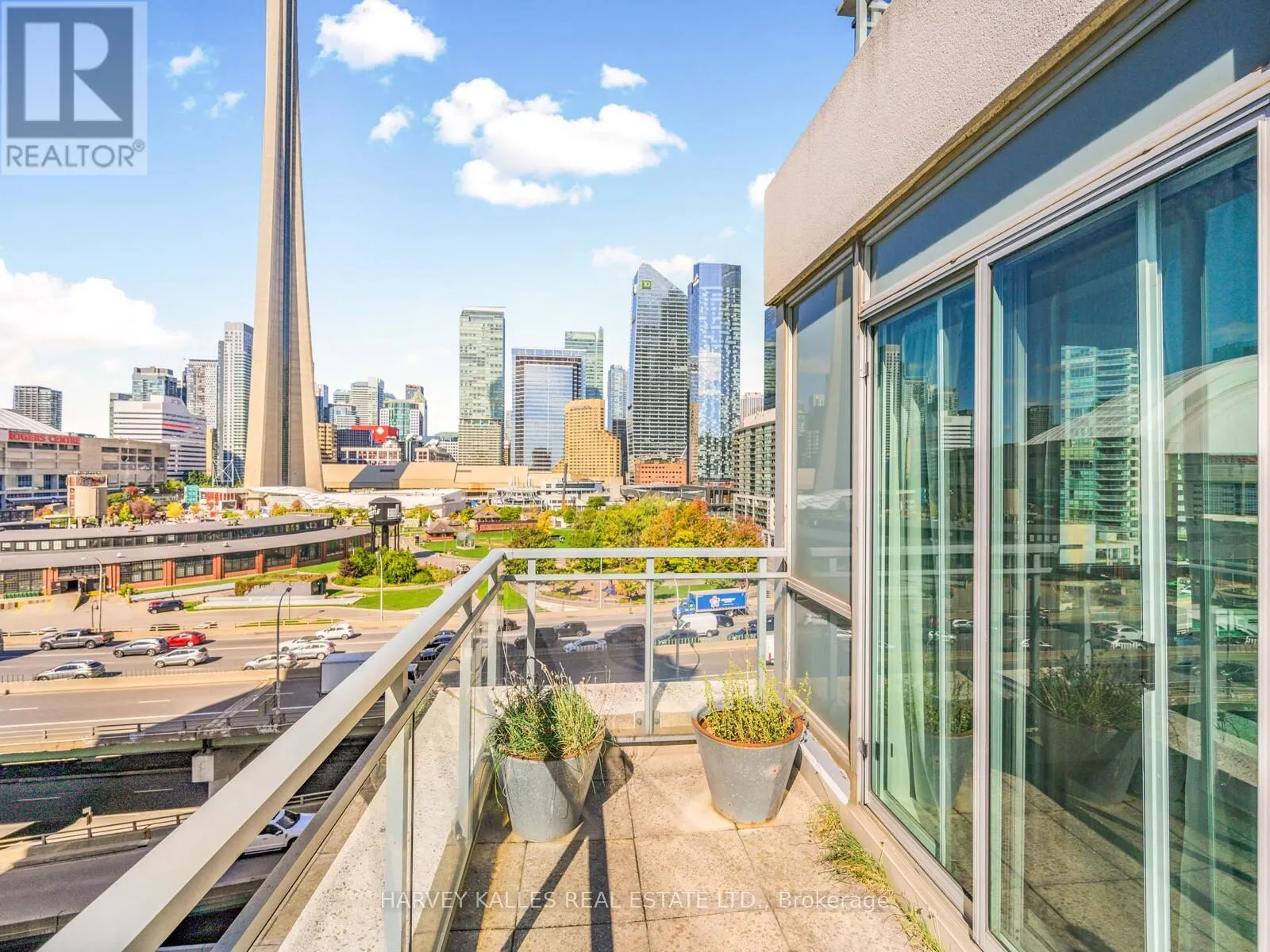 1115 - 228 QUEENS QUAY W