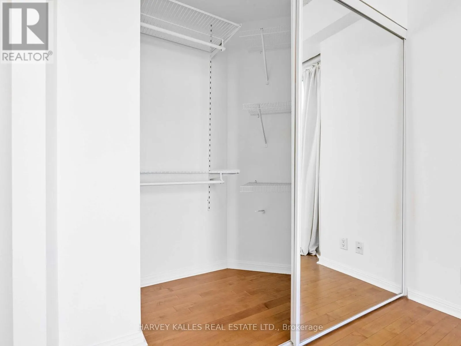 1115 - 228 QUEENS QUAY W
