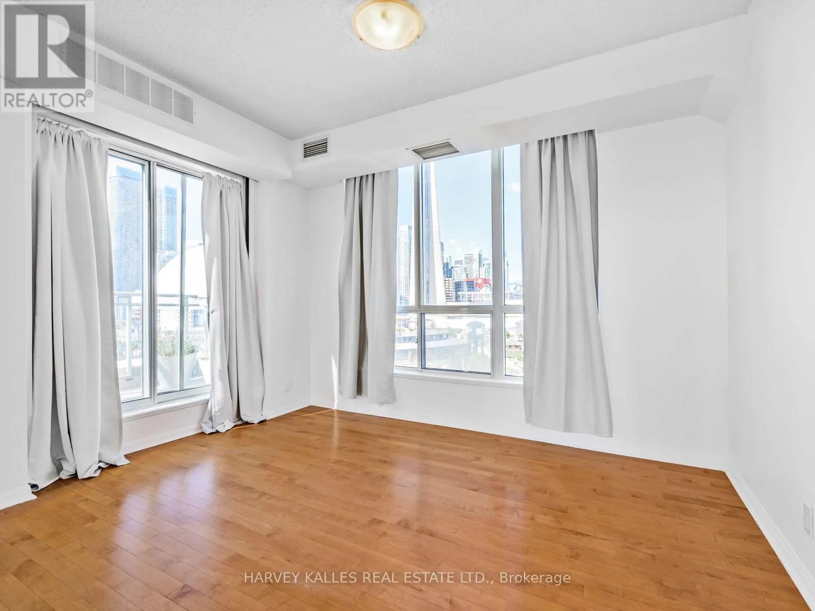 1115 - 228 QUEENS QUAY W