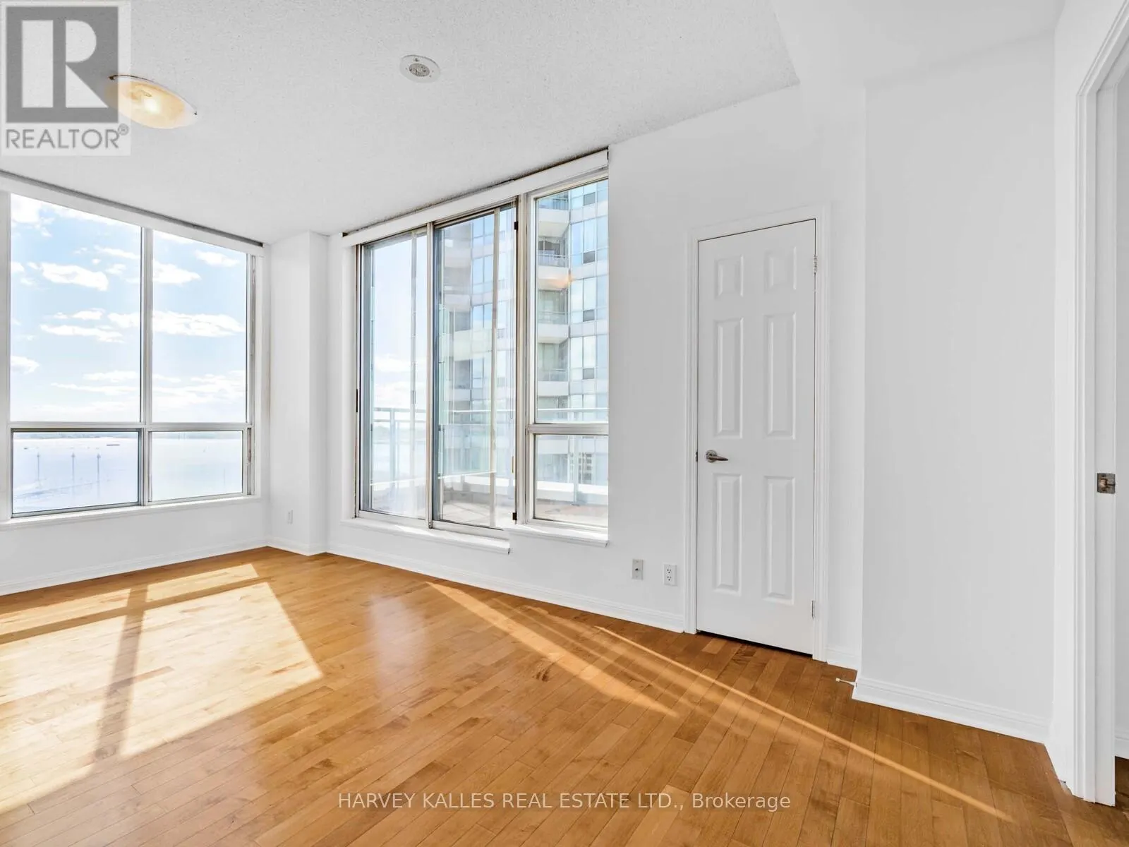 1115 - 228 QUEENS QUAY W
