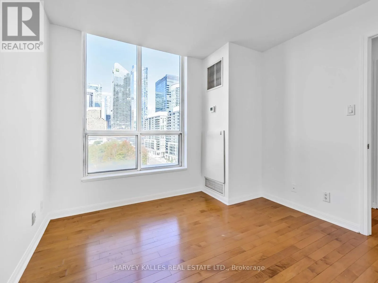 1115 - 228 QUEENS QUAY W