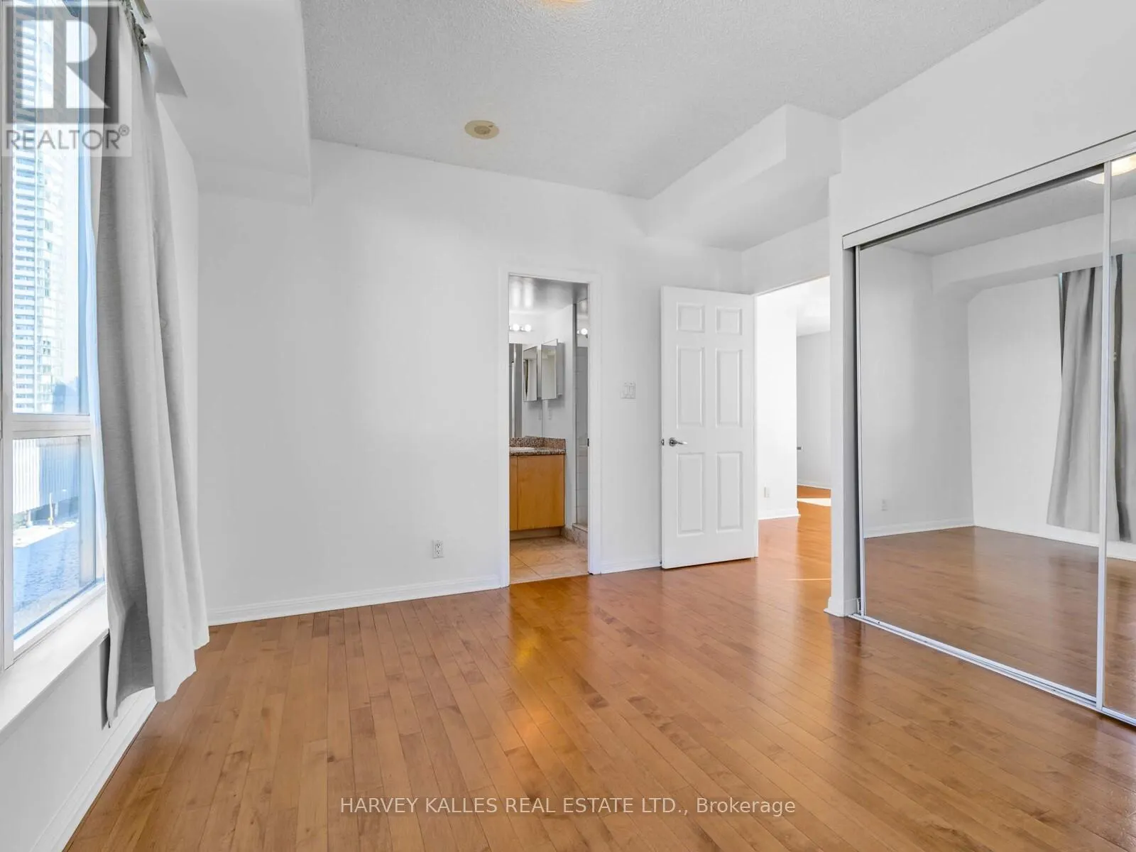 1115 - 228 QUEENS QUAY W