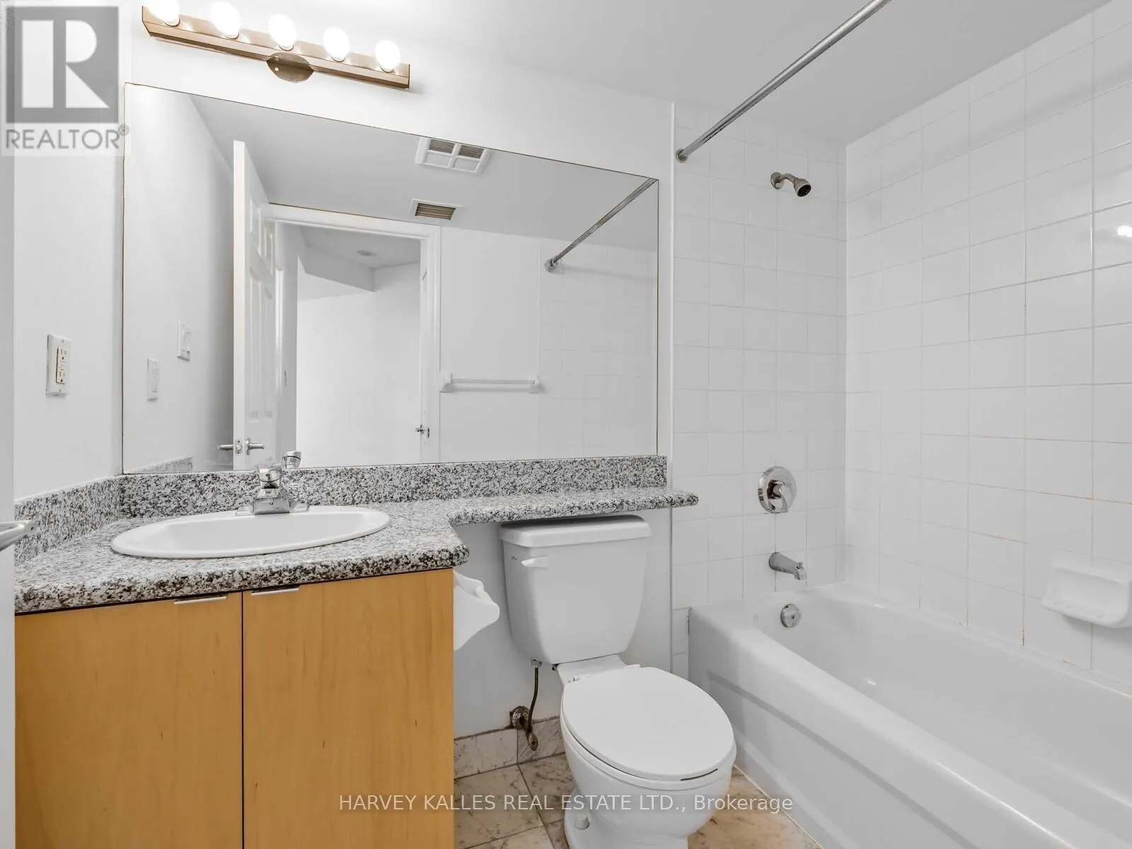 1115 - 228 QUEENS QUAY W