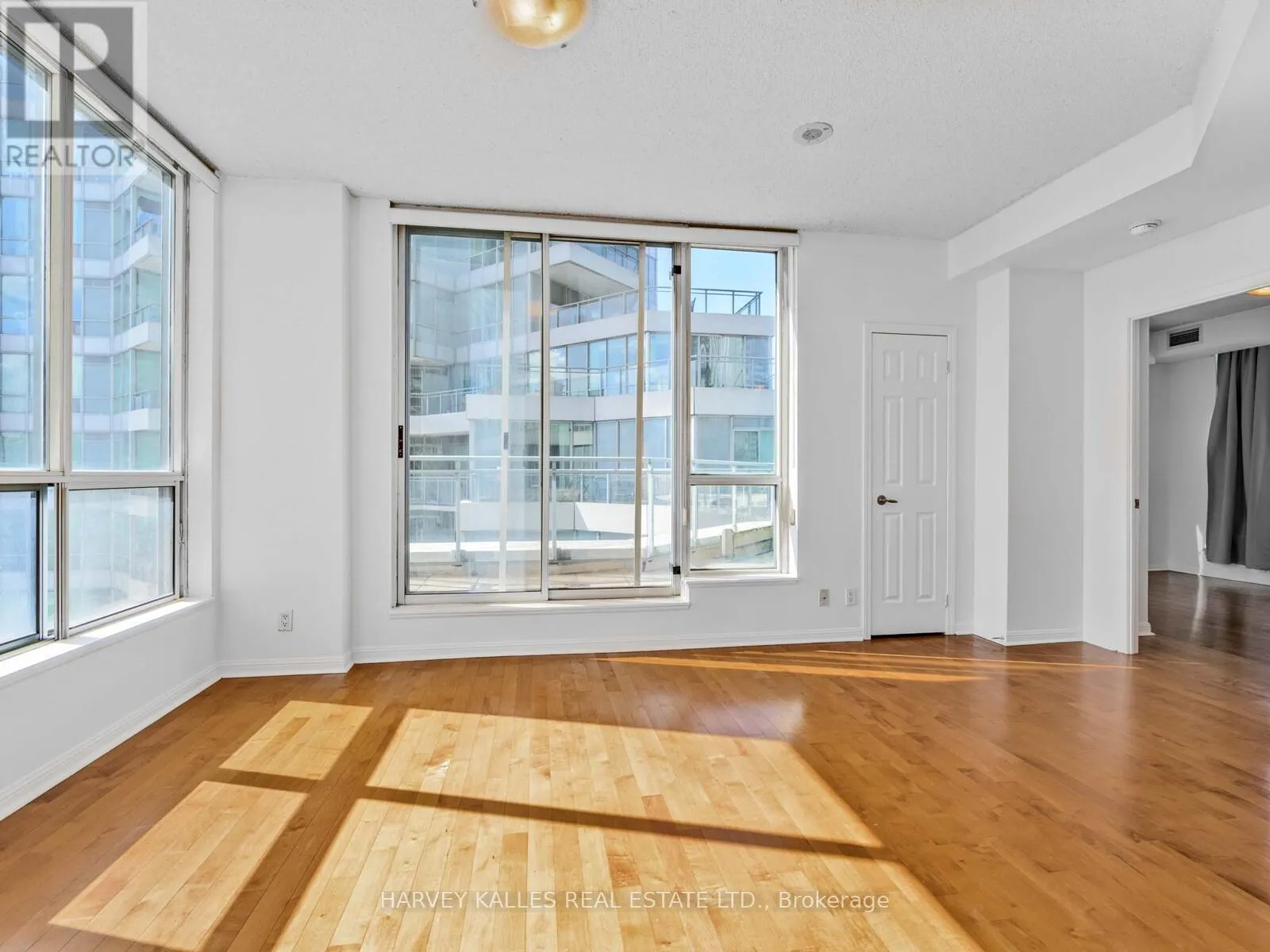 1115 - 228 QUEENS QUAY W