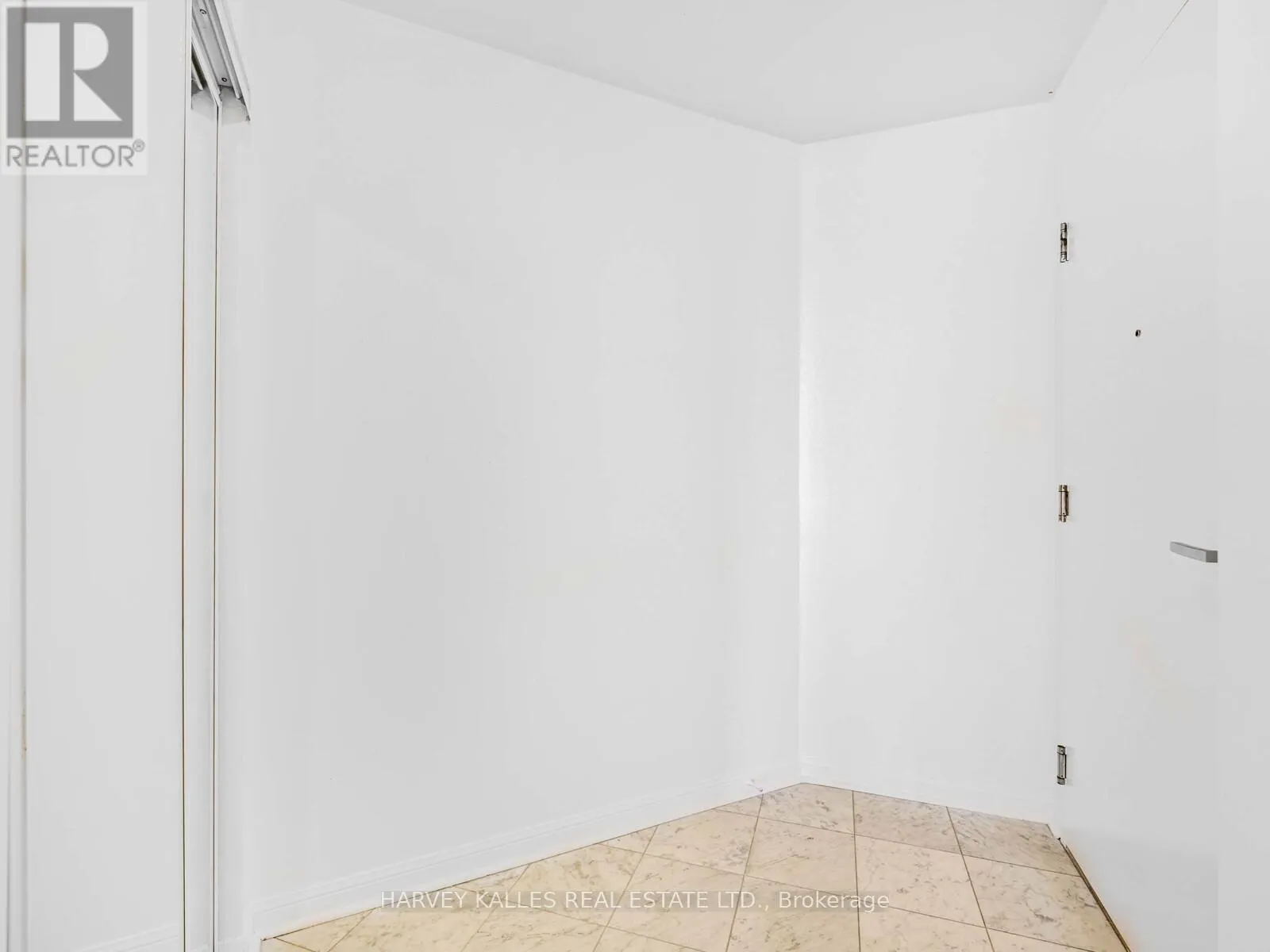 1115 - 228 QUEENS QUAY W