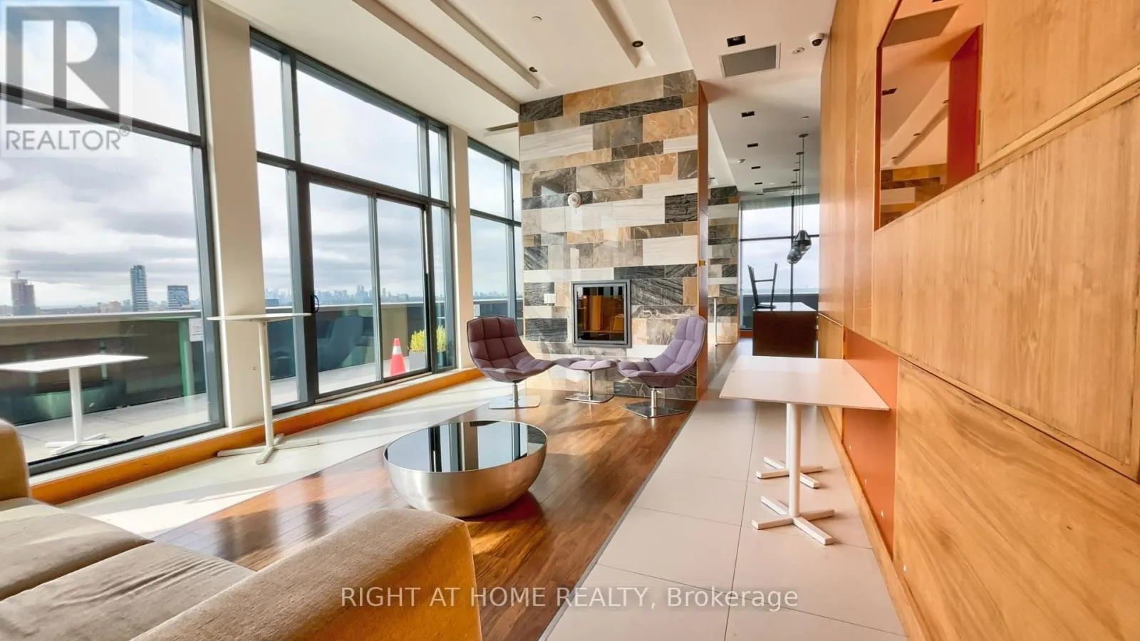 505 - 75 THE DONWAY W