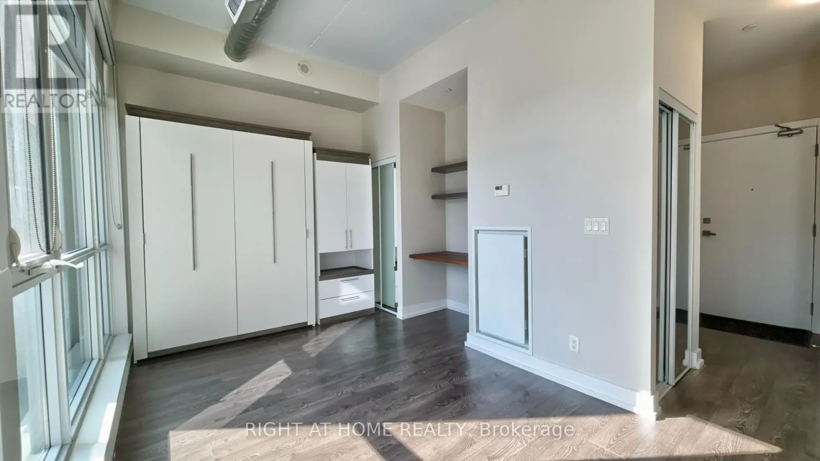 505 - 75 THE DONWAY W