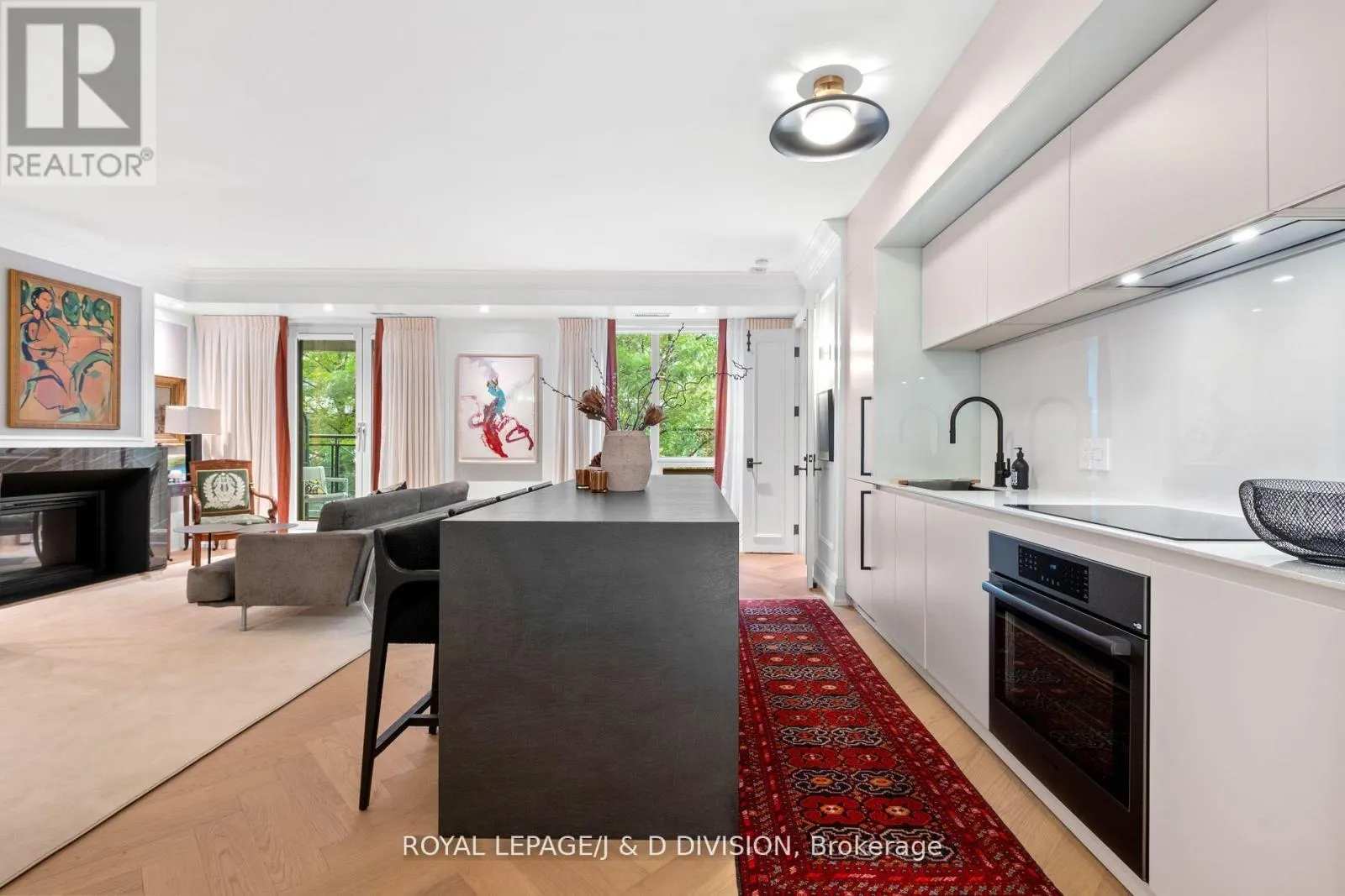 301 - 20 SCRIVENER SQUARE