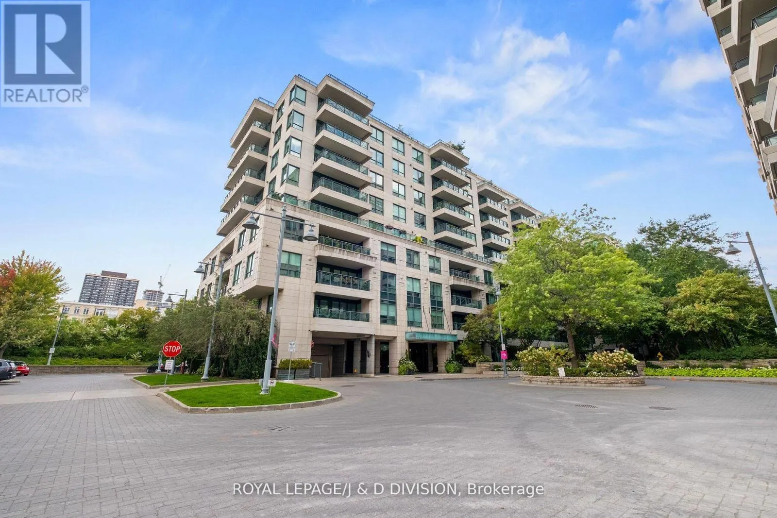 301 - 20 SCRIVENER SQUARE