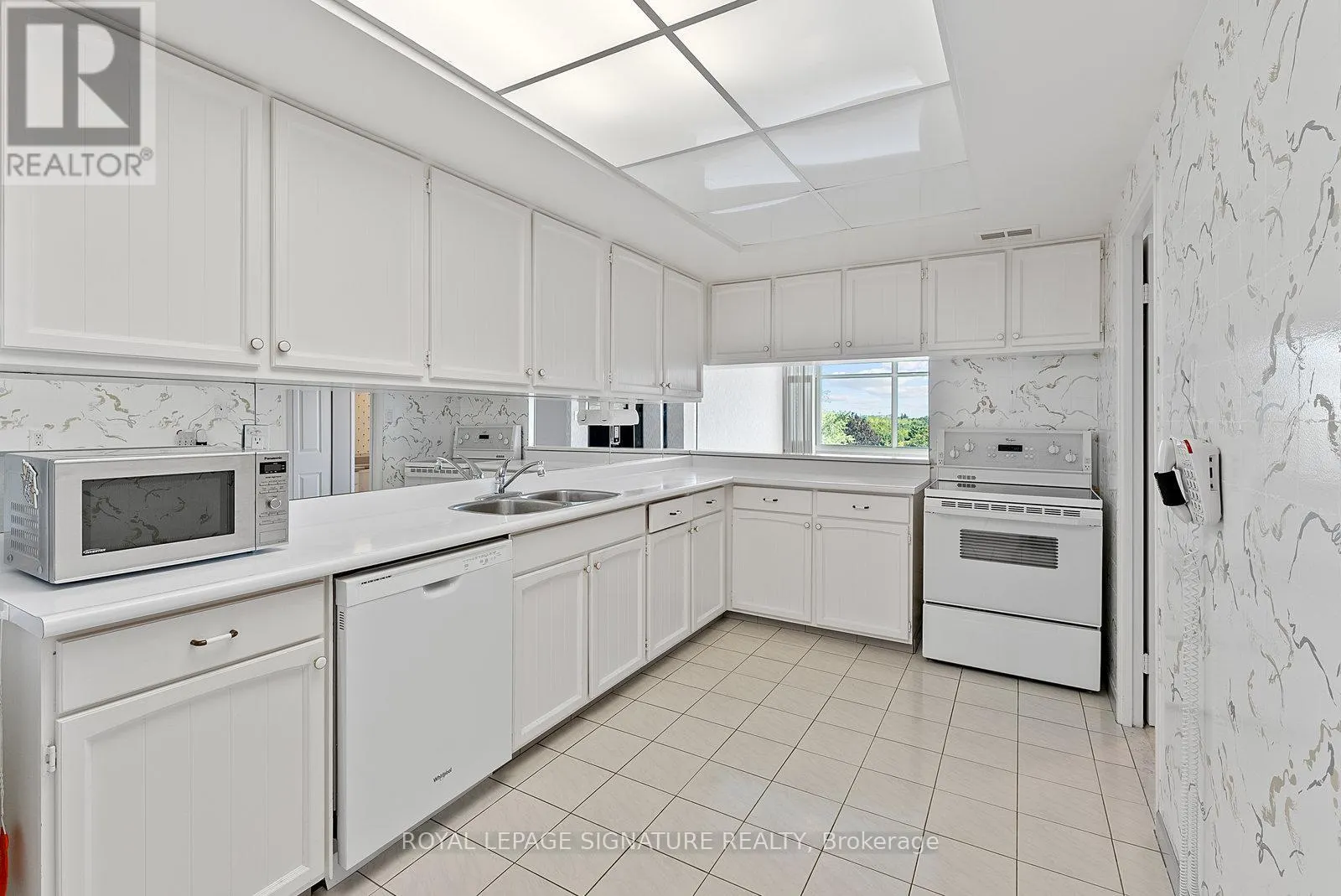 404 - 1555 FINCH AVENUE E